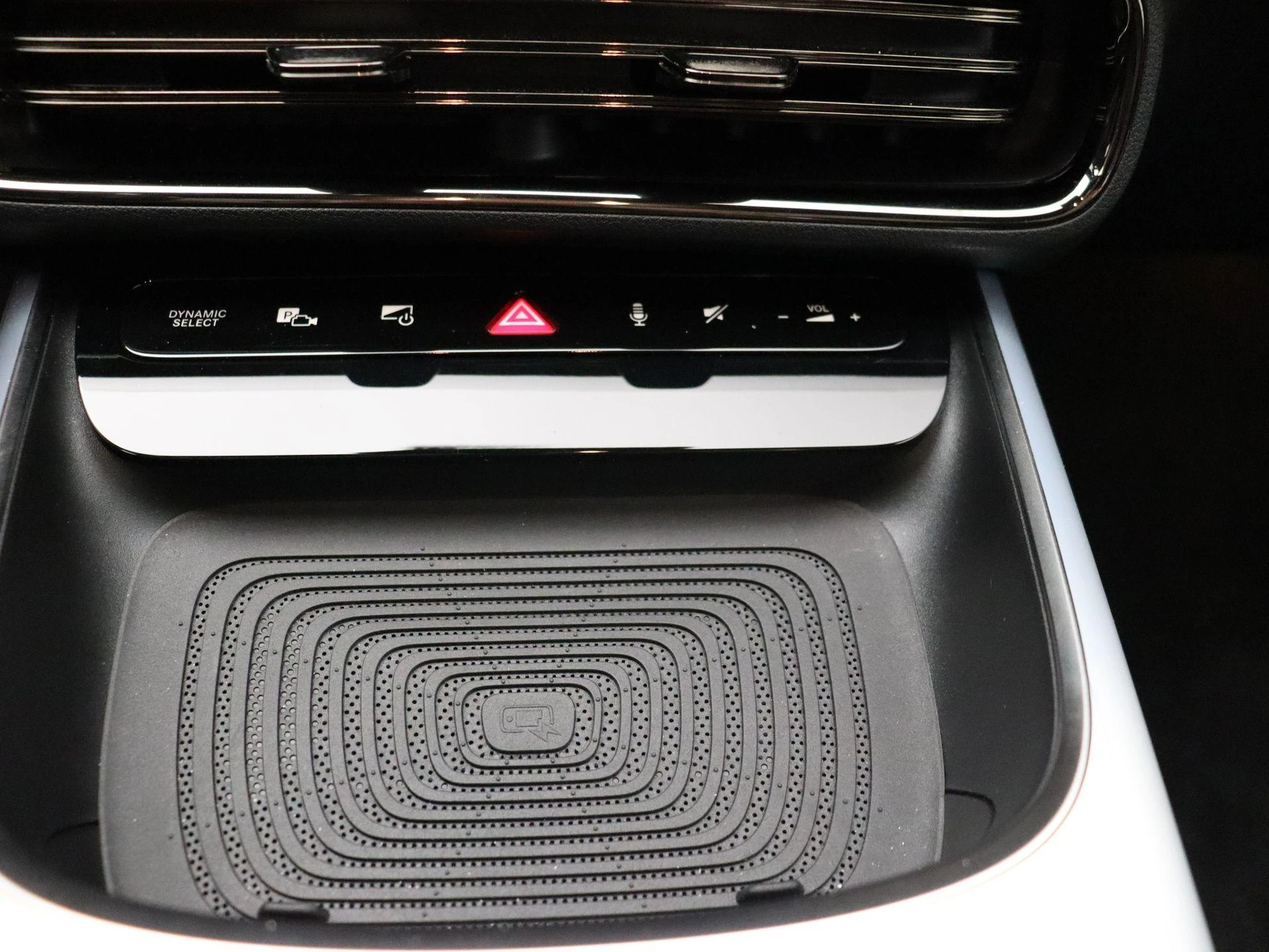 Mercedes-Benz-CLA-image-20