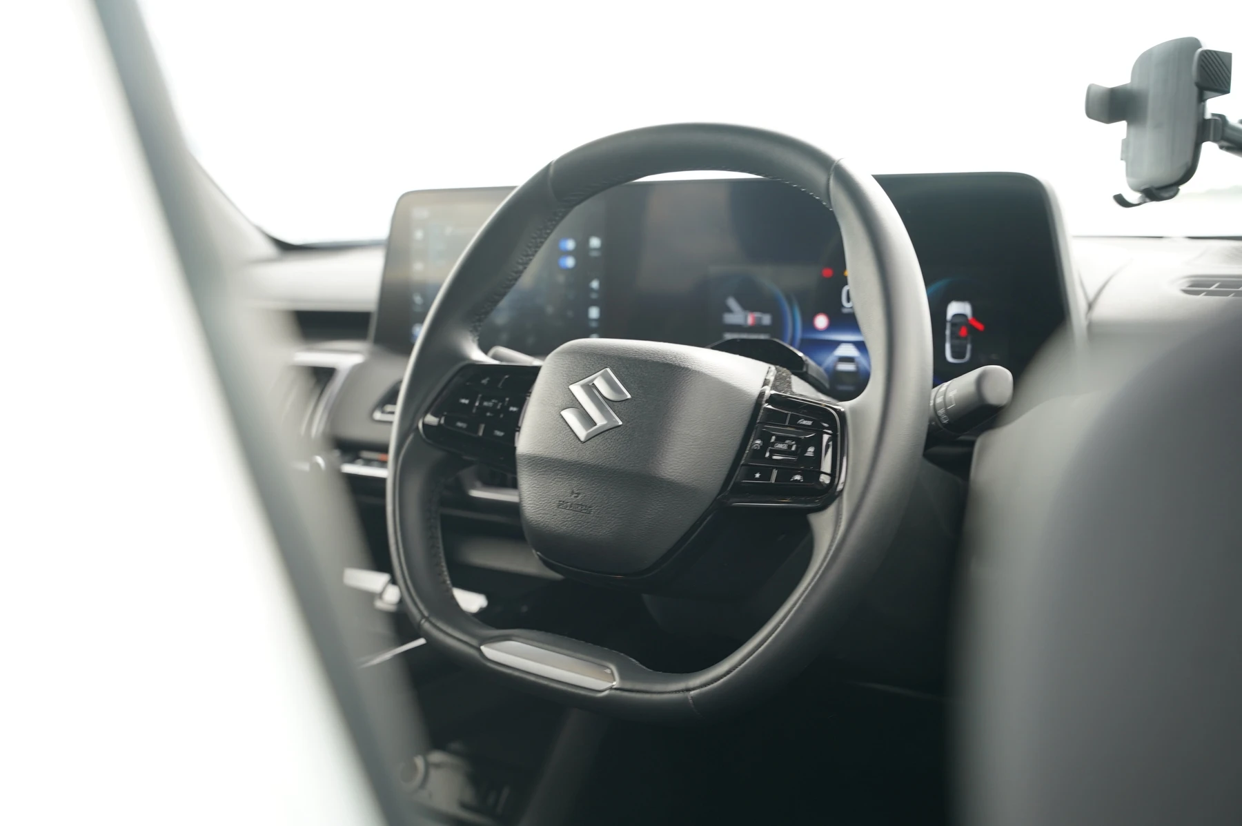 Suzuki-e Vitara-image-17