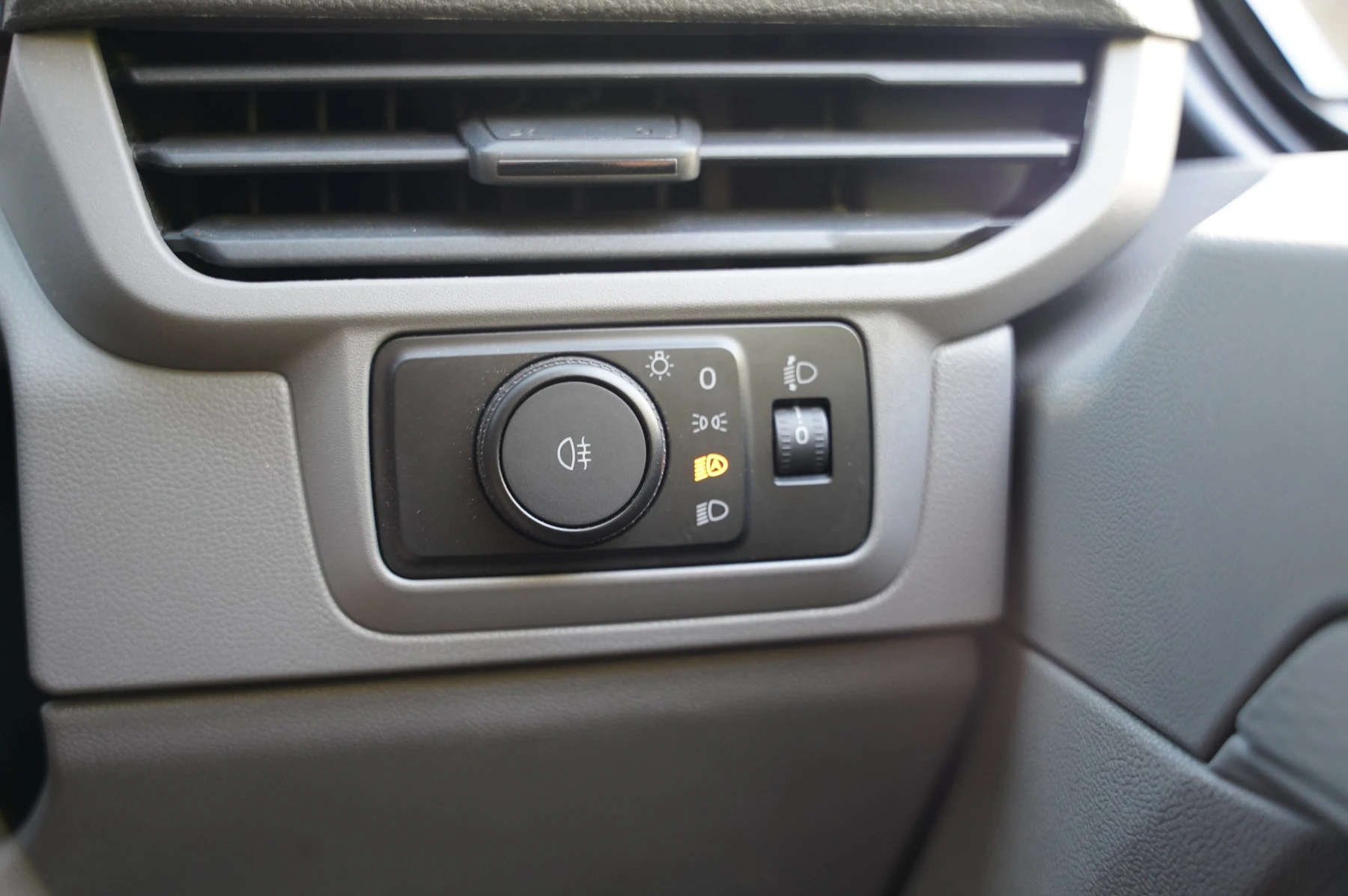 Volkswagen-Transporter-image-16