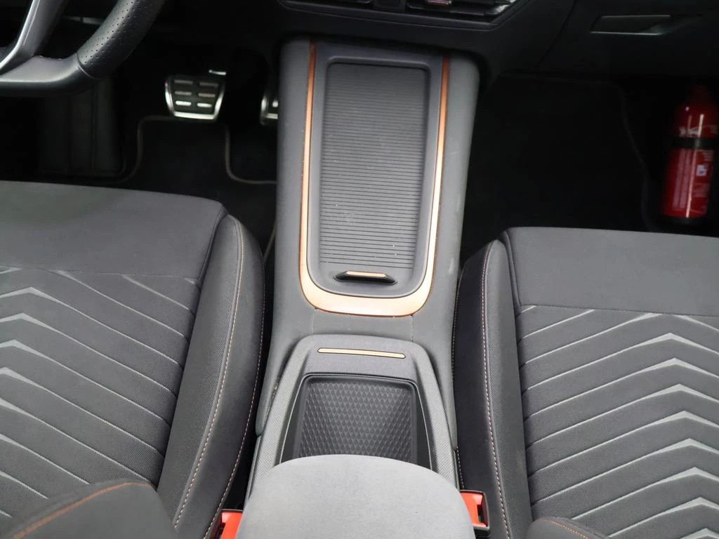 CUPRA Born Born Business Edition 204PK *AUTOMAAT*SPORTZETELS*CAMERA*PDC*ACC*NAVI*APP-CONNECT*...*