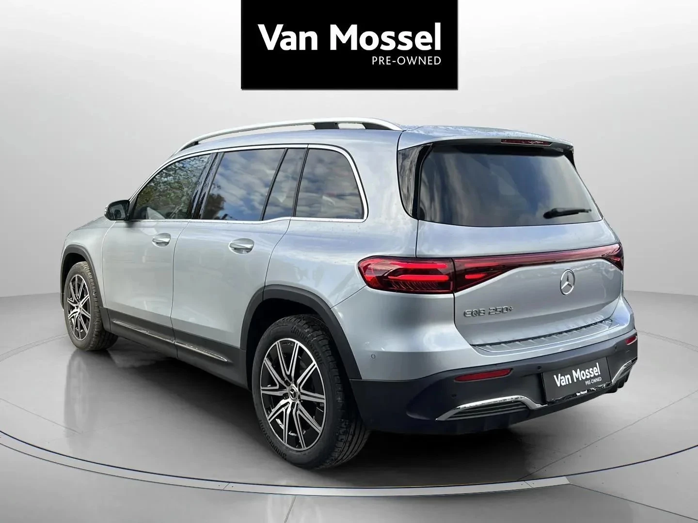 Mercedes-Benz-EQB-image-6