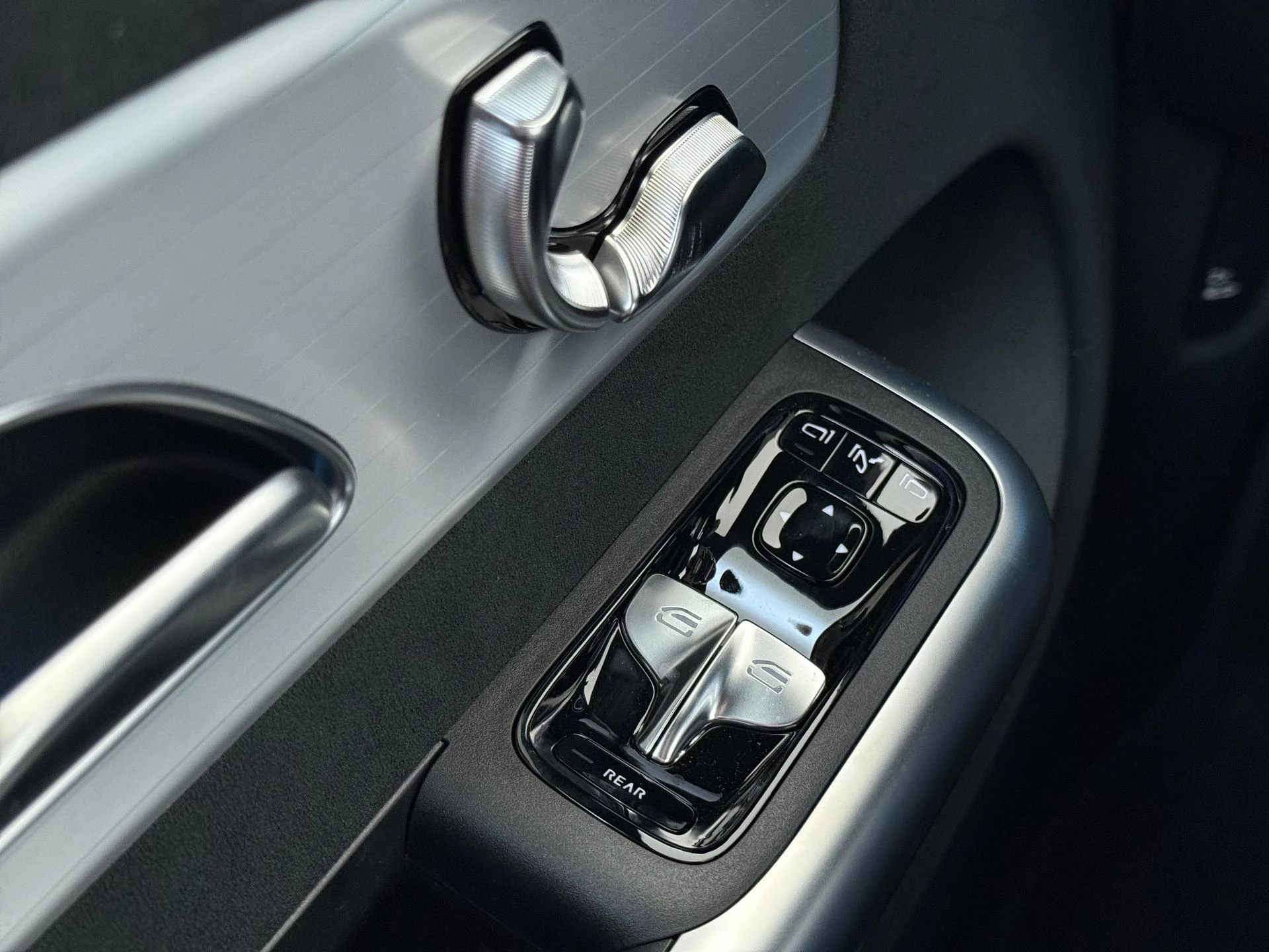 Mercedes-Benz-CLA-image-25