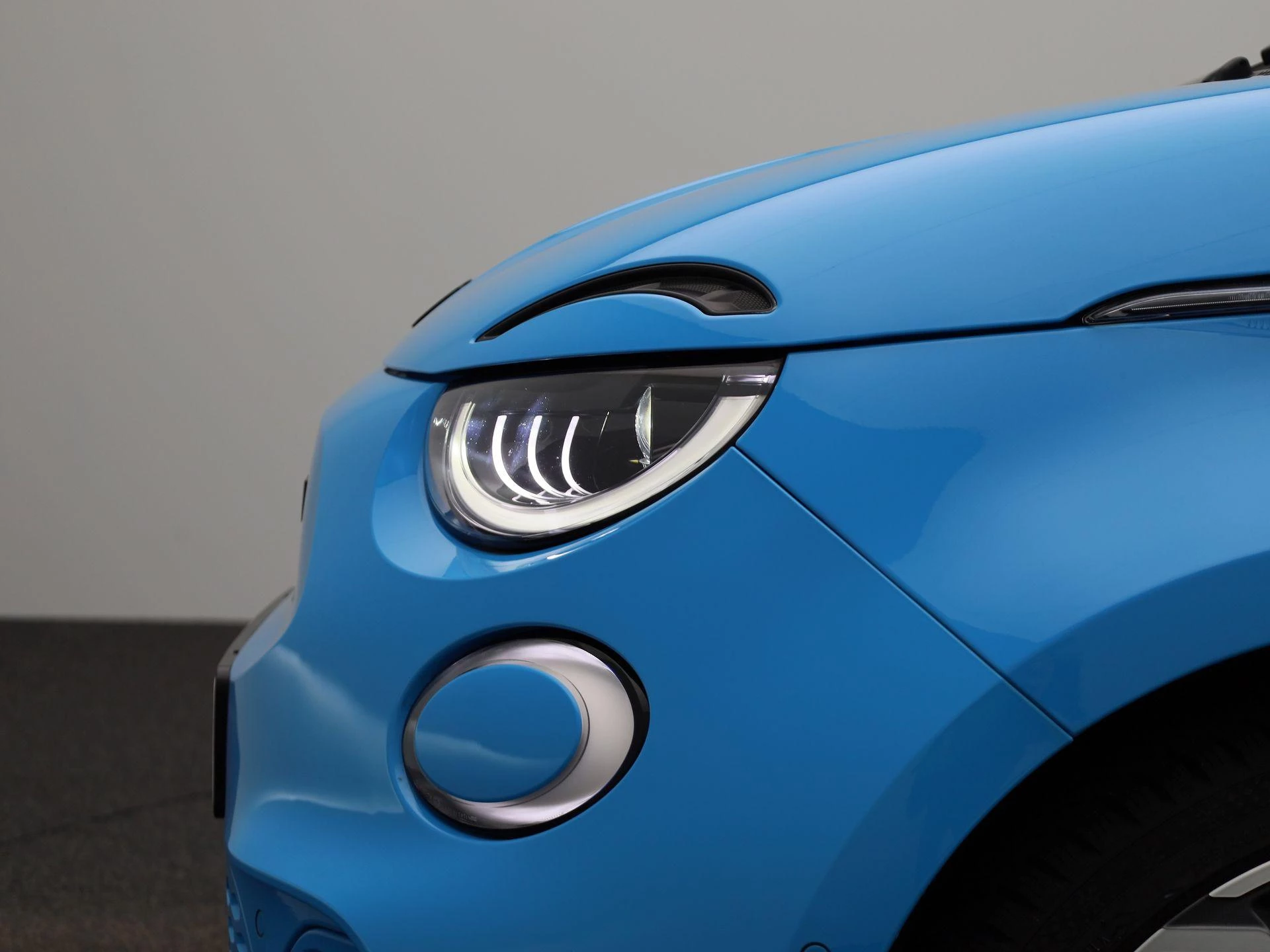 Abarth-500C-image-37