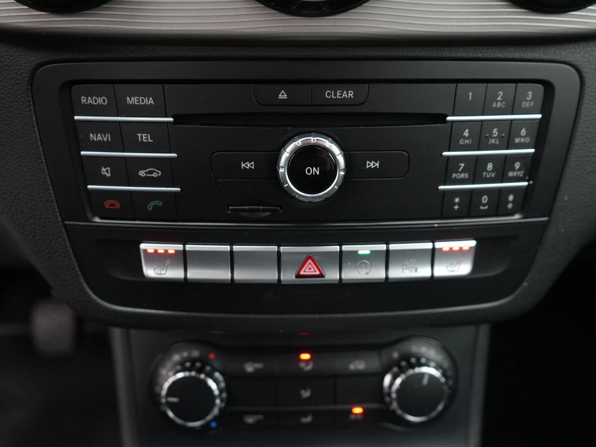 Mercedes-Benz-B-Klasse-image-17