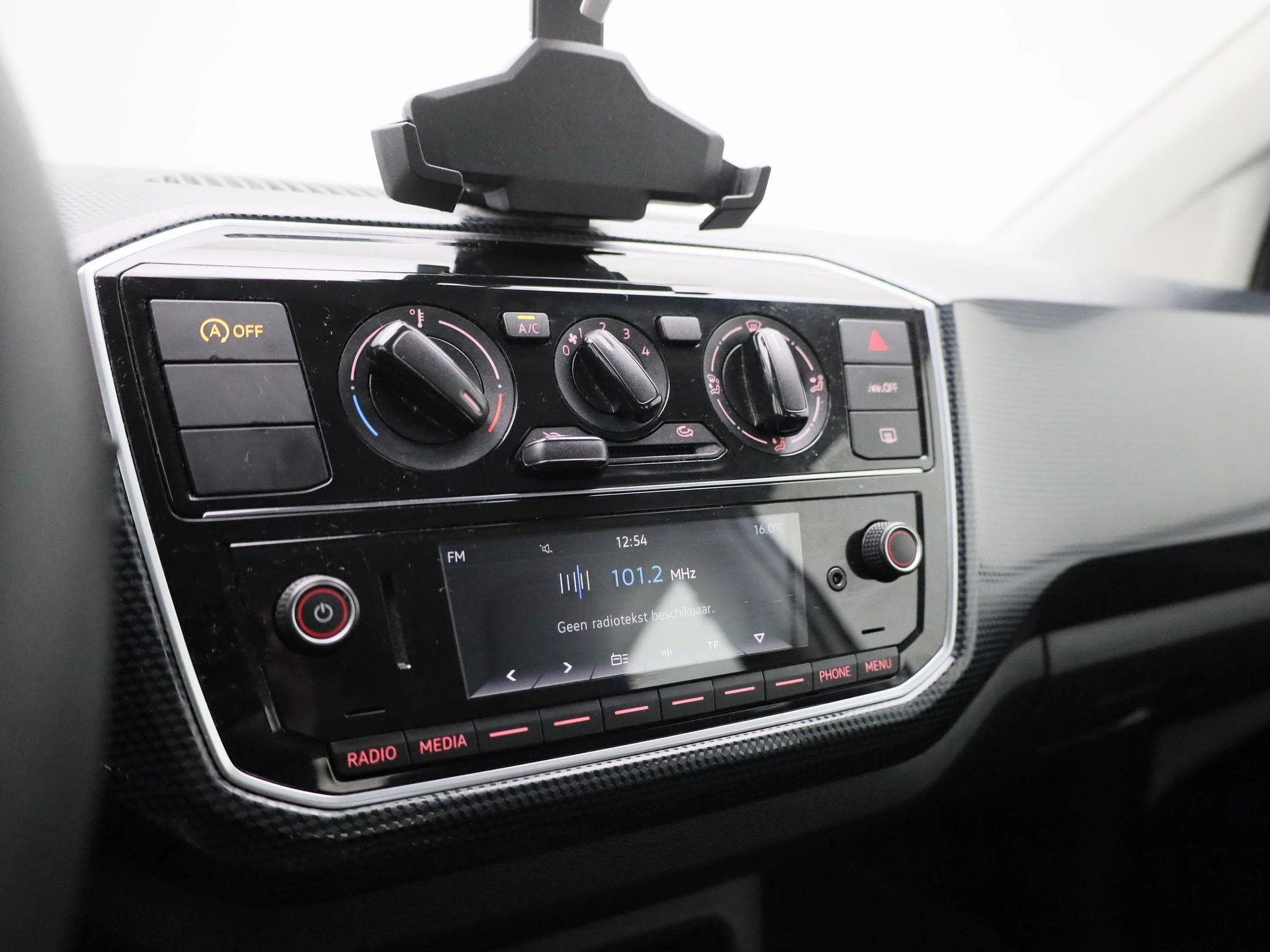 Volkswagen-up!-image-13