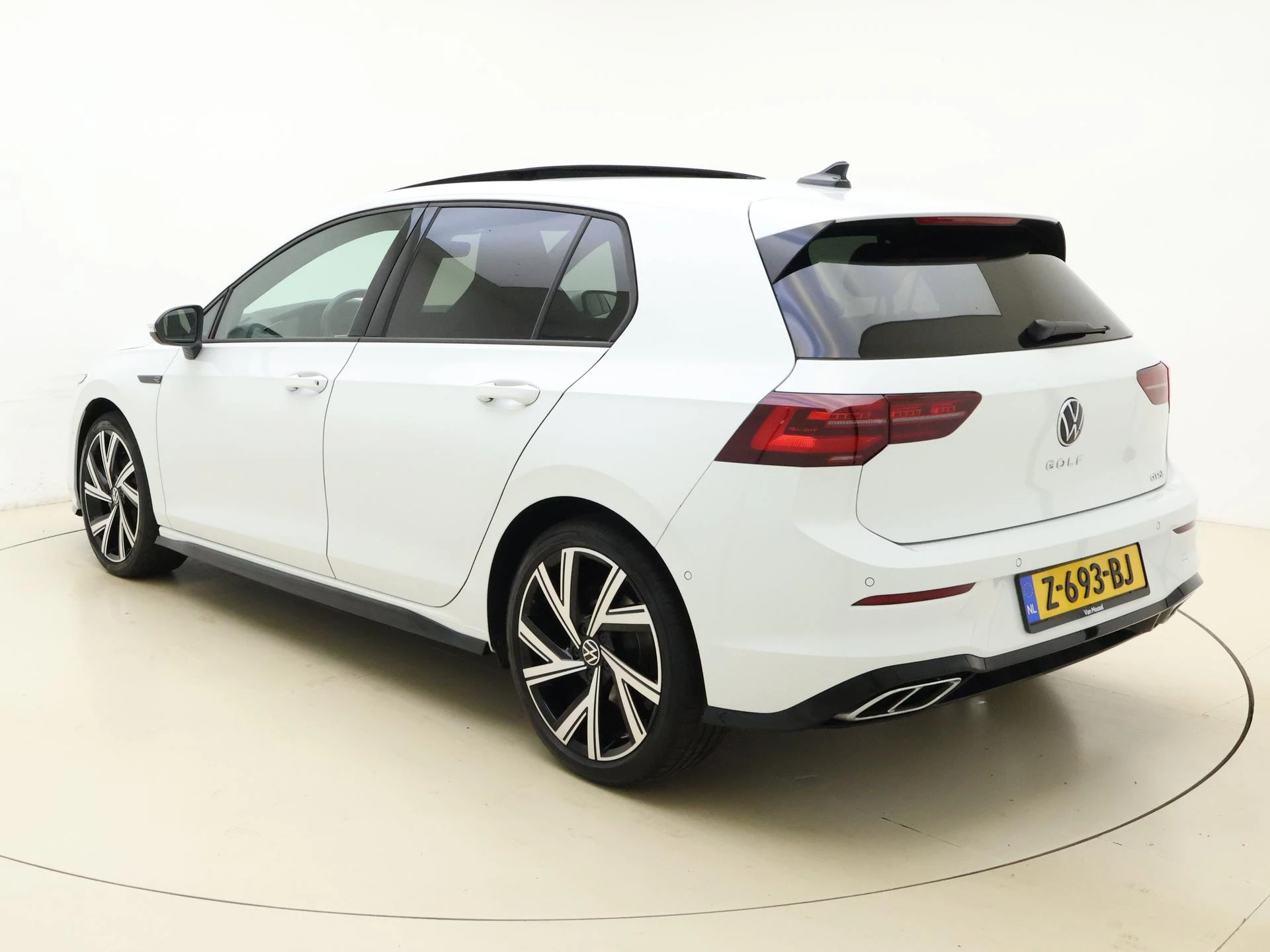 Volkswagen-Golf-image-6