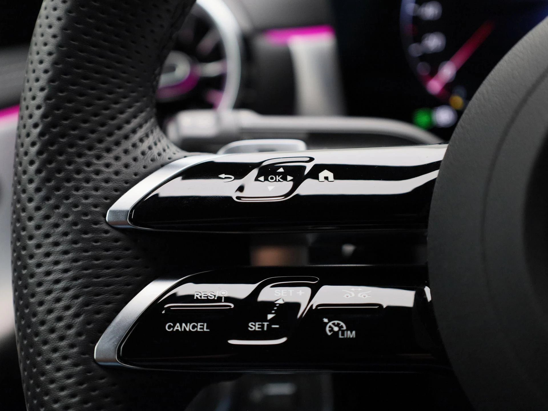Mercedes-Benz-CLA-image-16