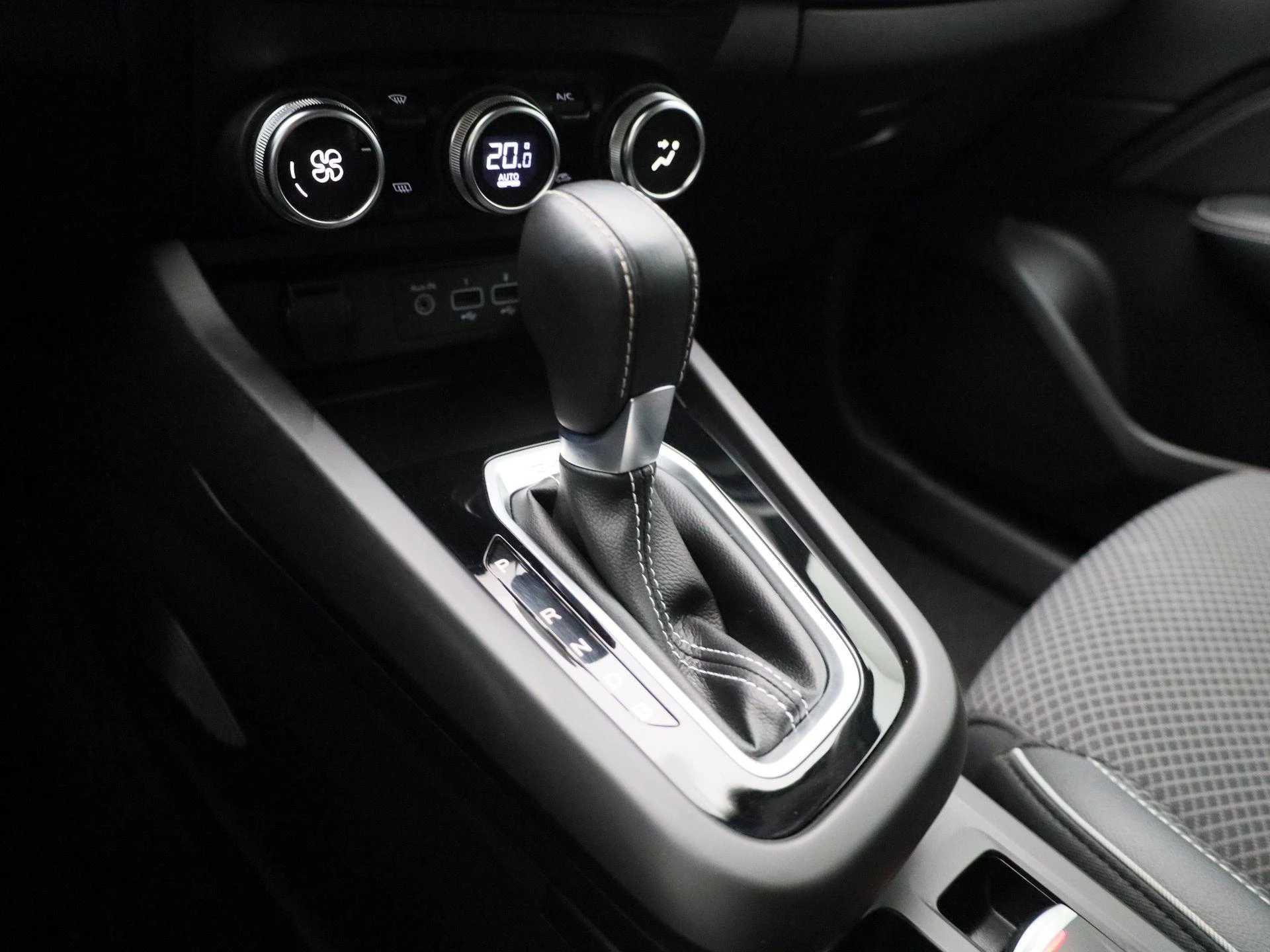 Renault-Arkana-image-16