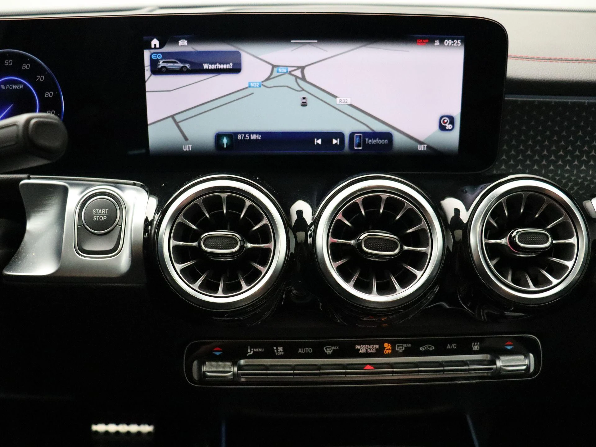 Mercedes-Benz-EQB-image-18