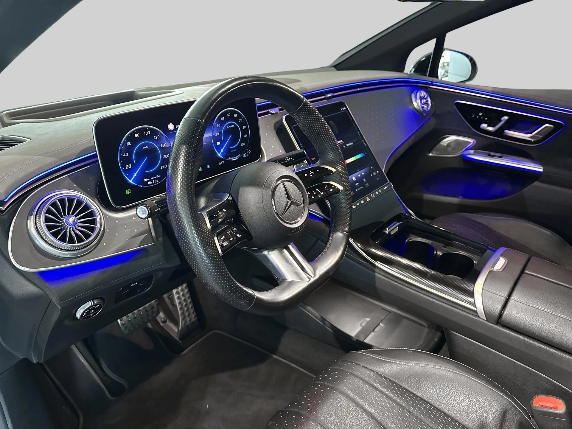 Mercedes-Benz-EQE-image-8