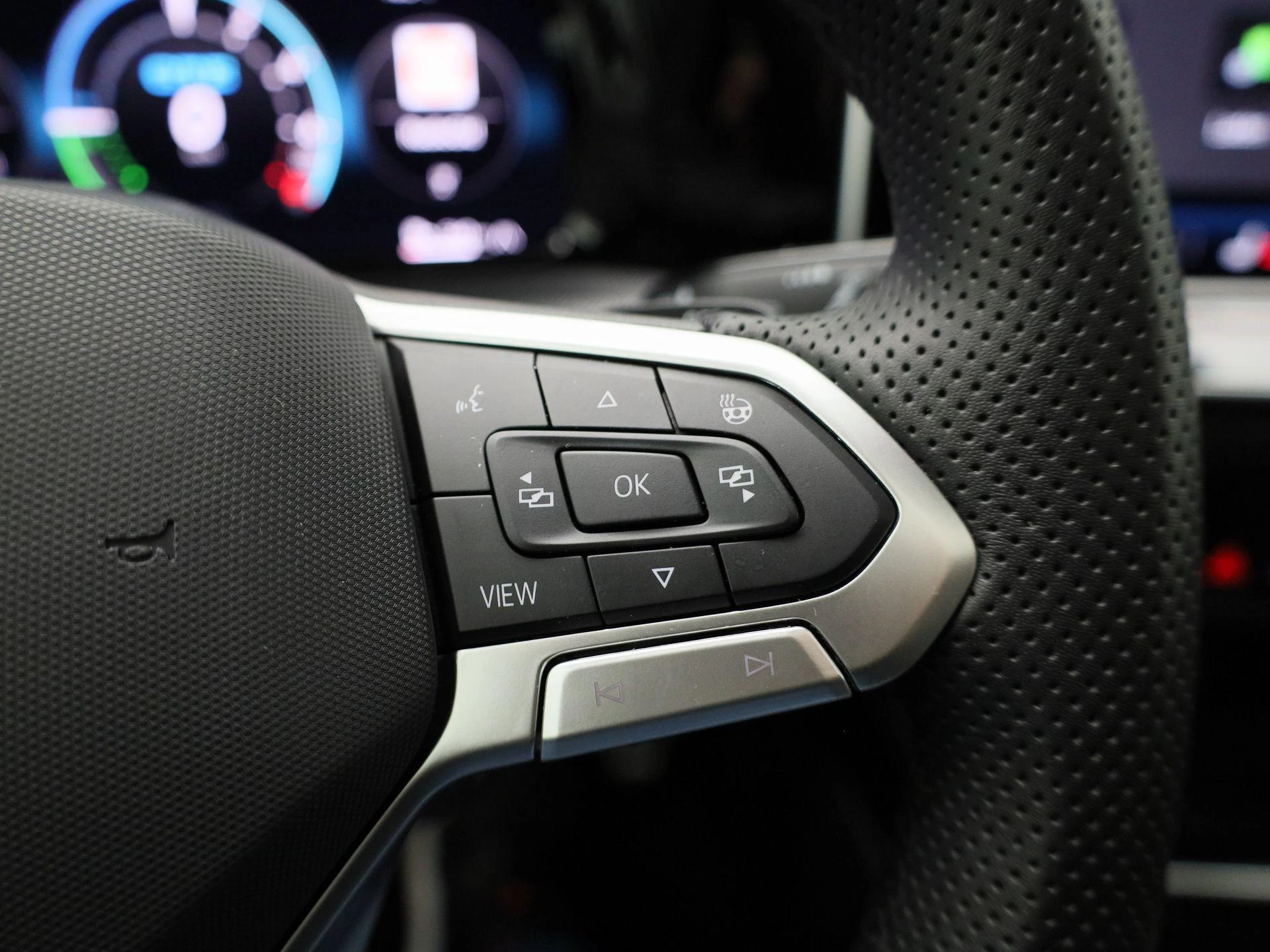 Volkswagen-Golf-image-18