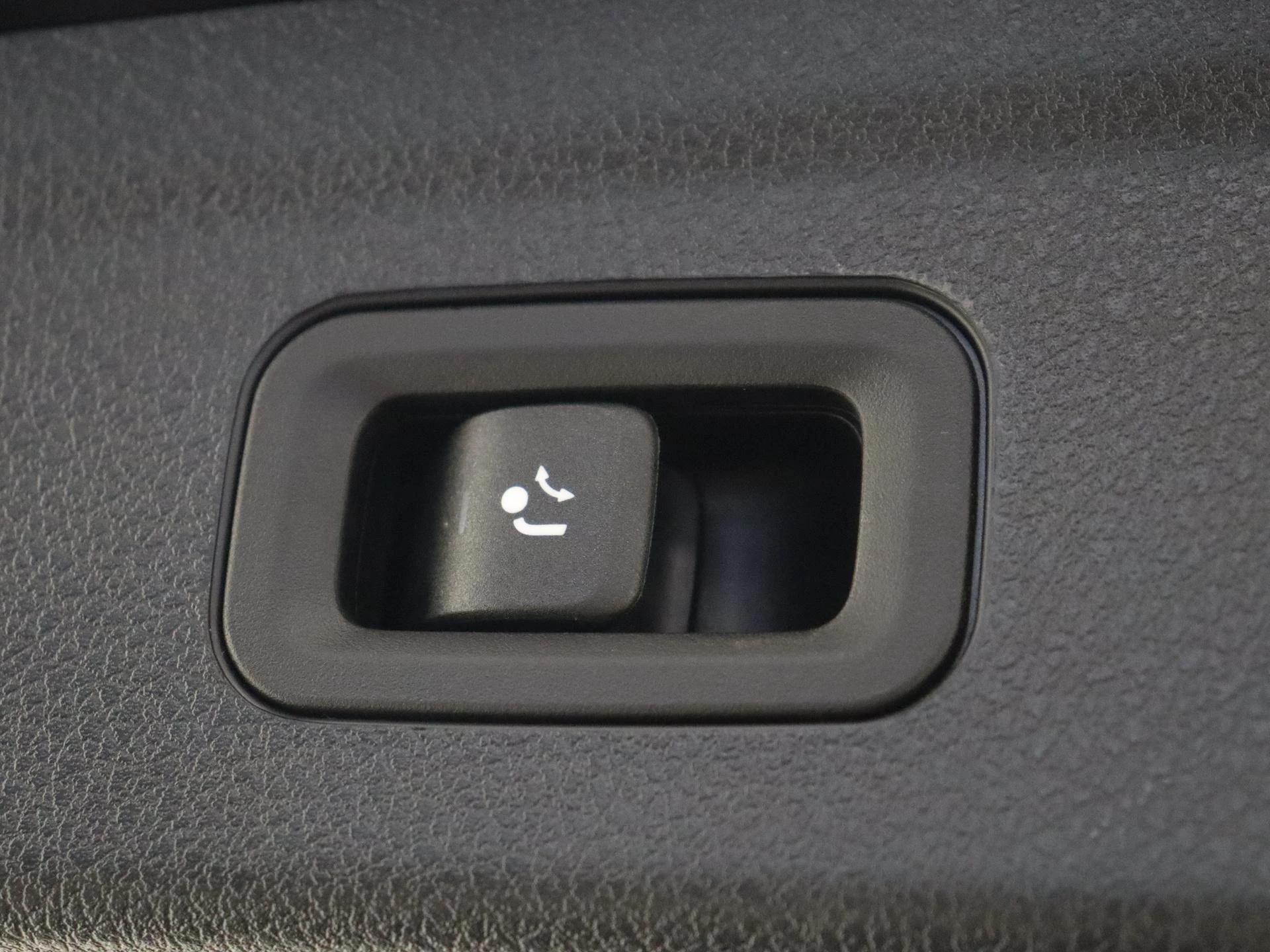 Mercedes-Benz-GLE-image-43