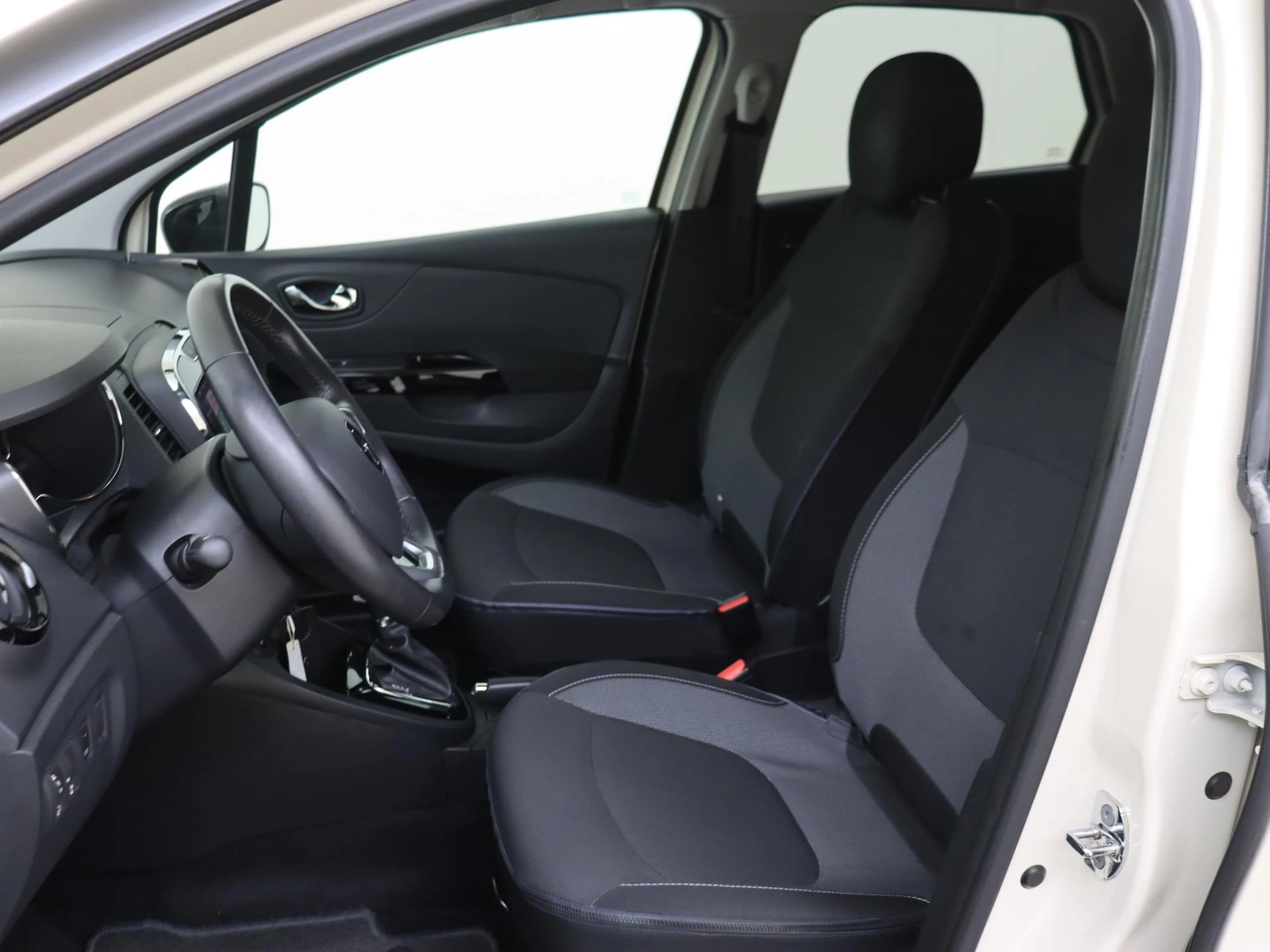 Renault-Captur-image-10