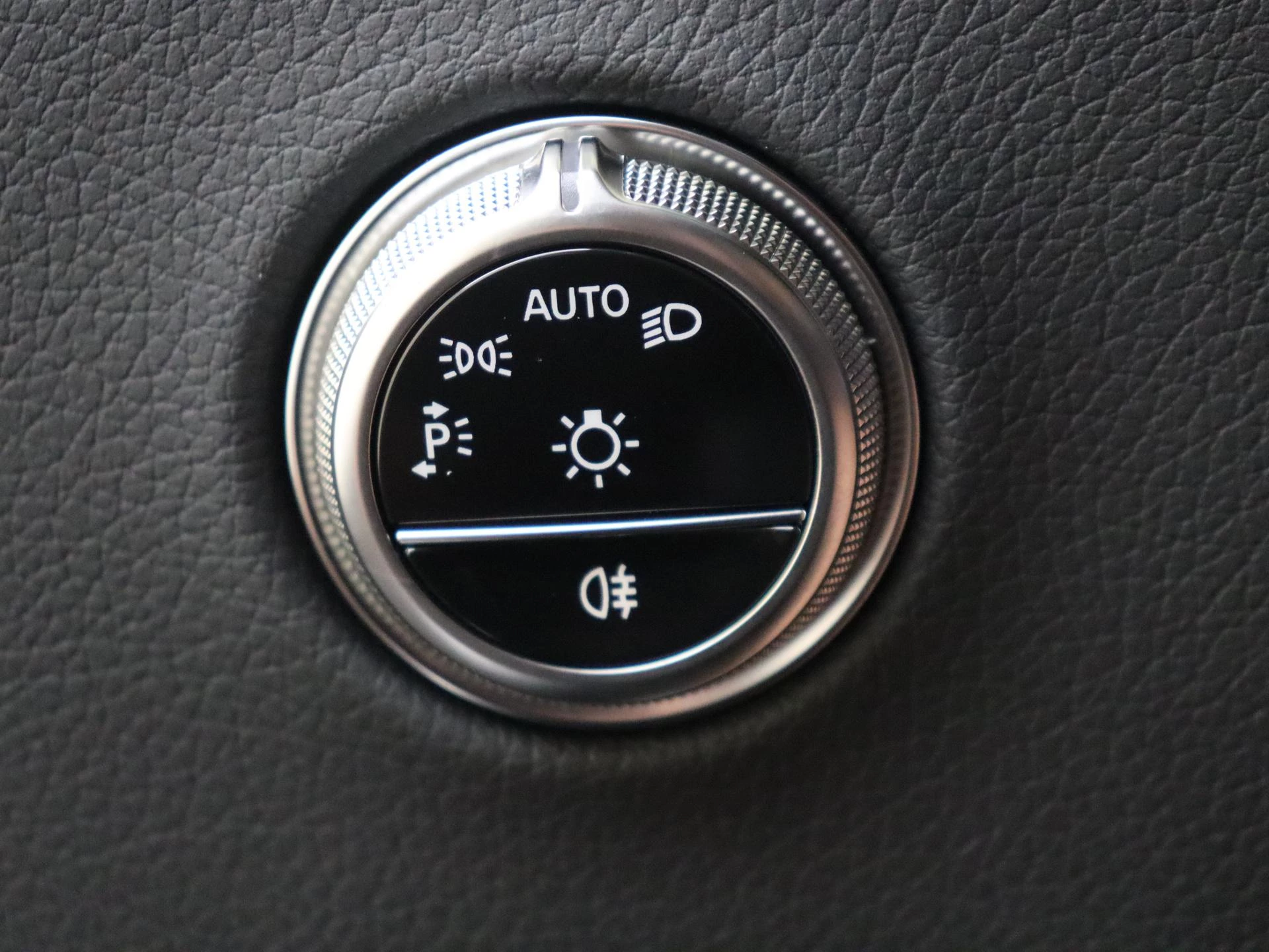 Mercedes-Benz-GLC-image-24