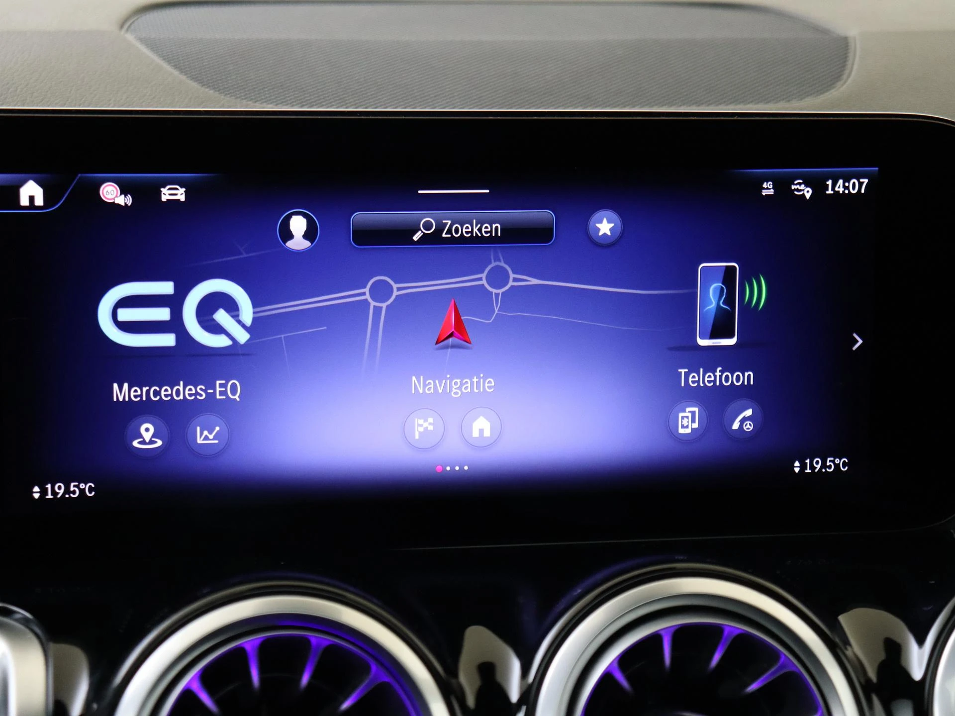 Mercedes-Benz-EQB-image-15