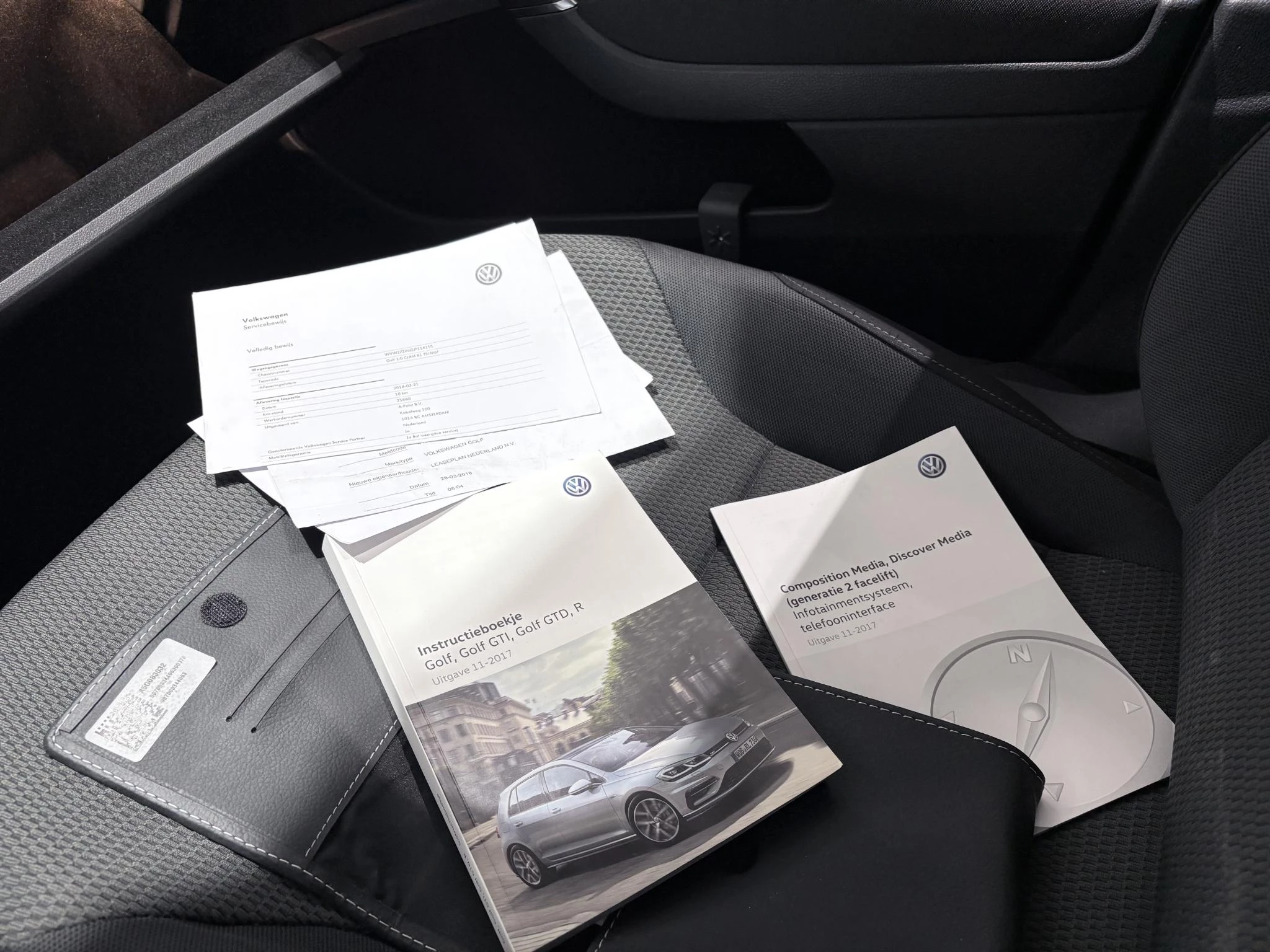 Volkswagen-Golf-image-28