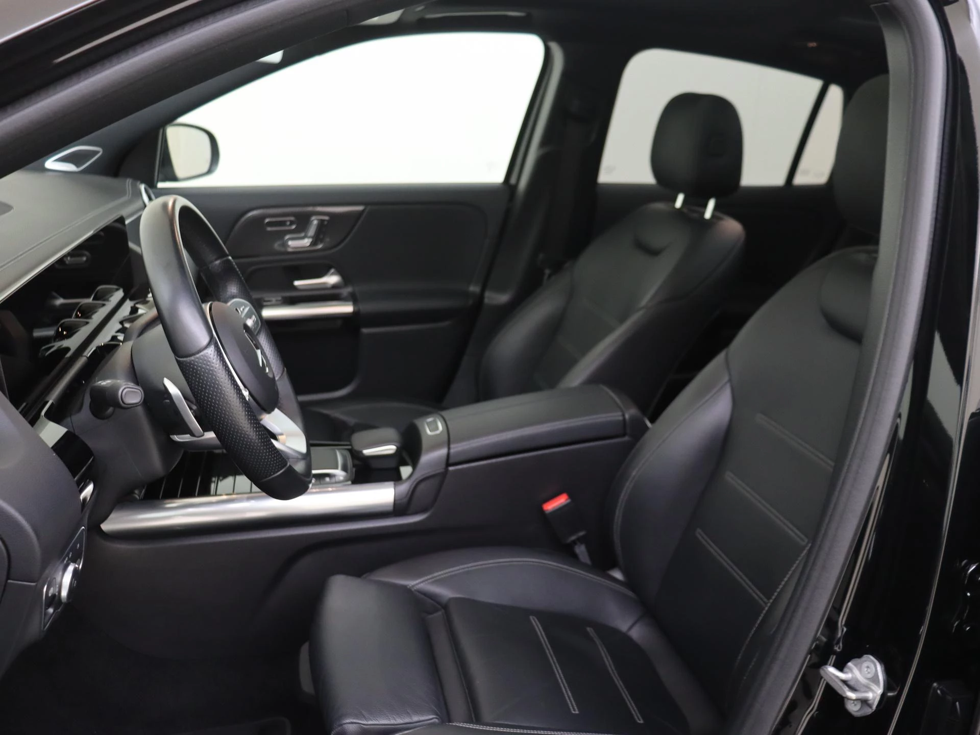 Mercedes-Benz-GLA-image-10