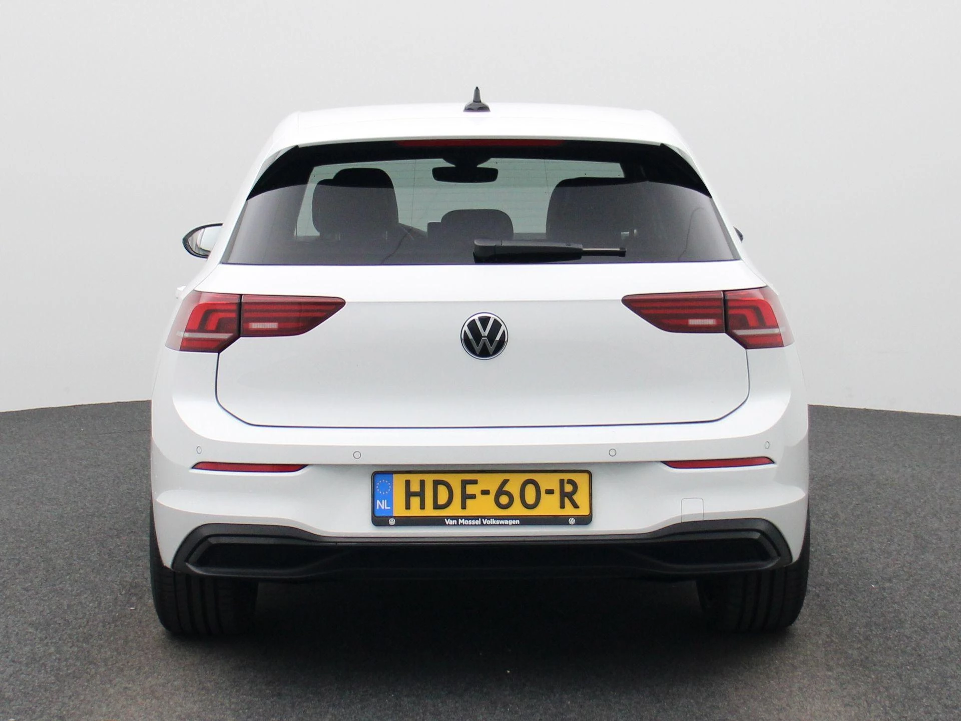 Volkswagen-Golf-image-4