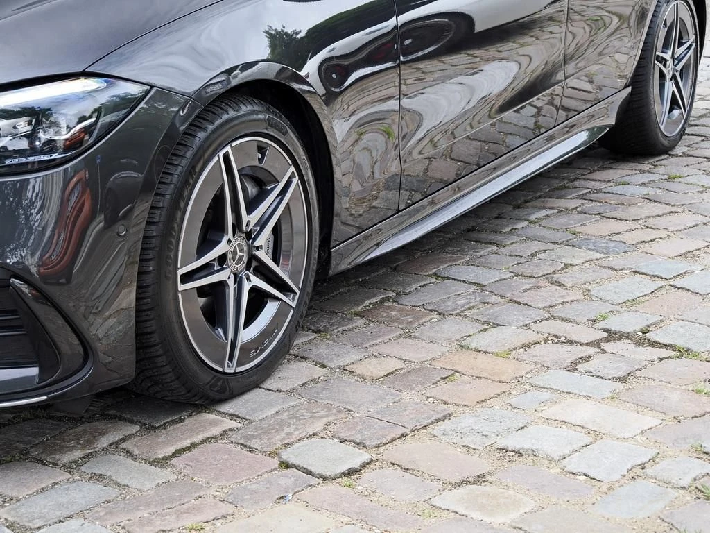 Mercedes-Benz-C-Klasse 300-image-6