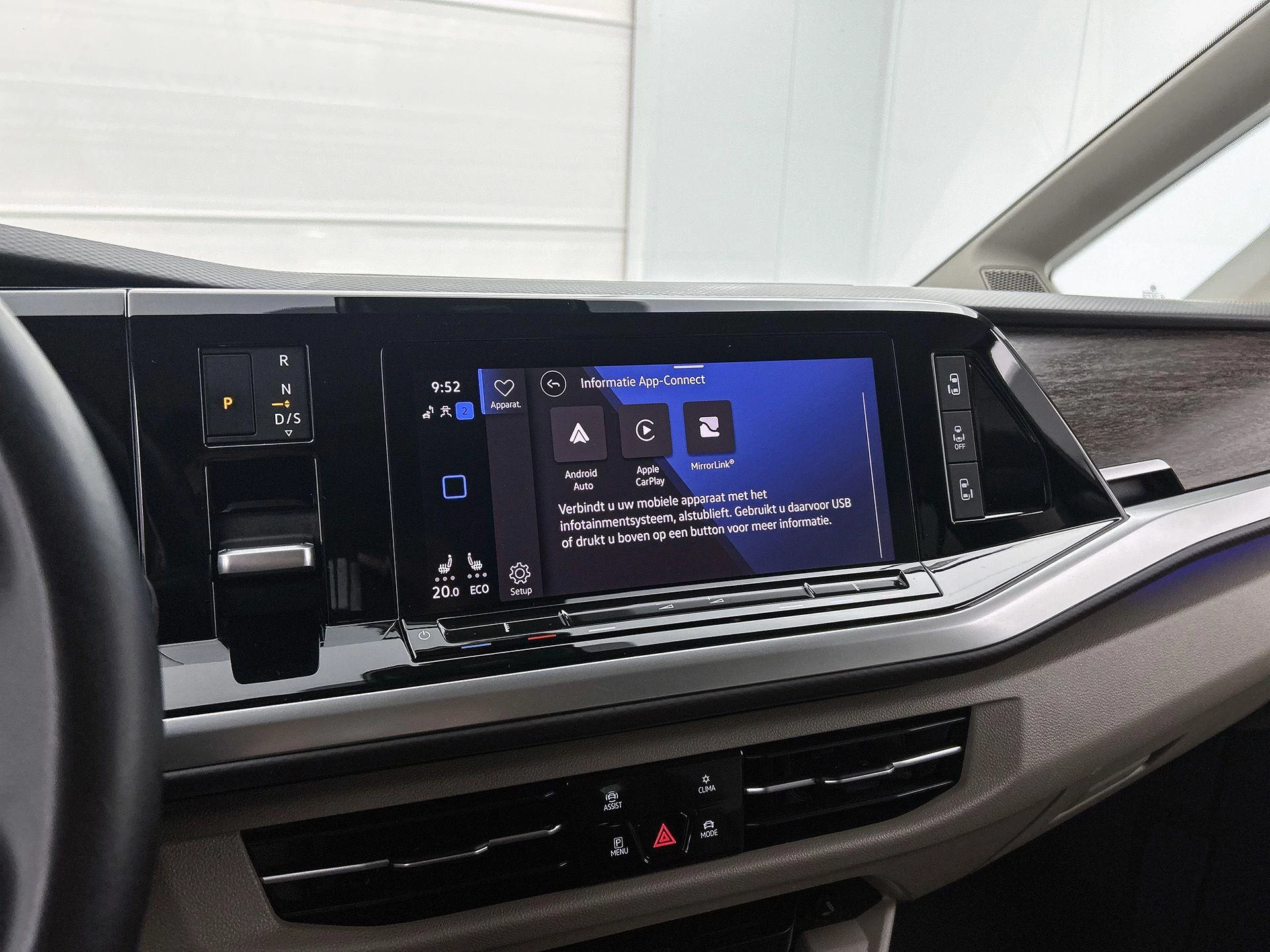 Volkswagen-Multivan-image-17