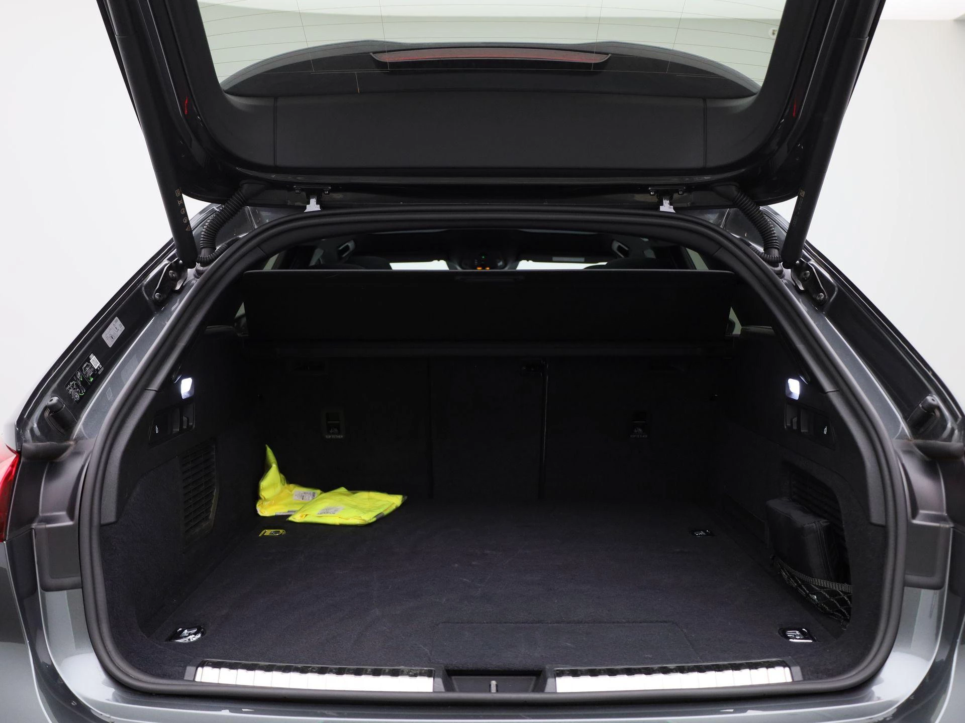 Audi A5 Avant 2.0 e-hybrid quattro S edition Competition