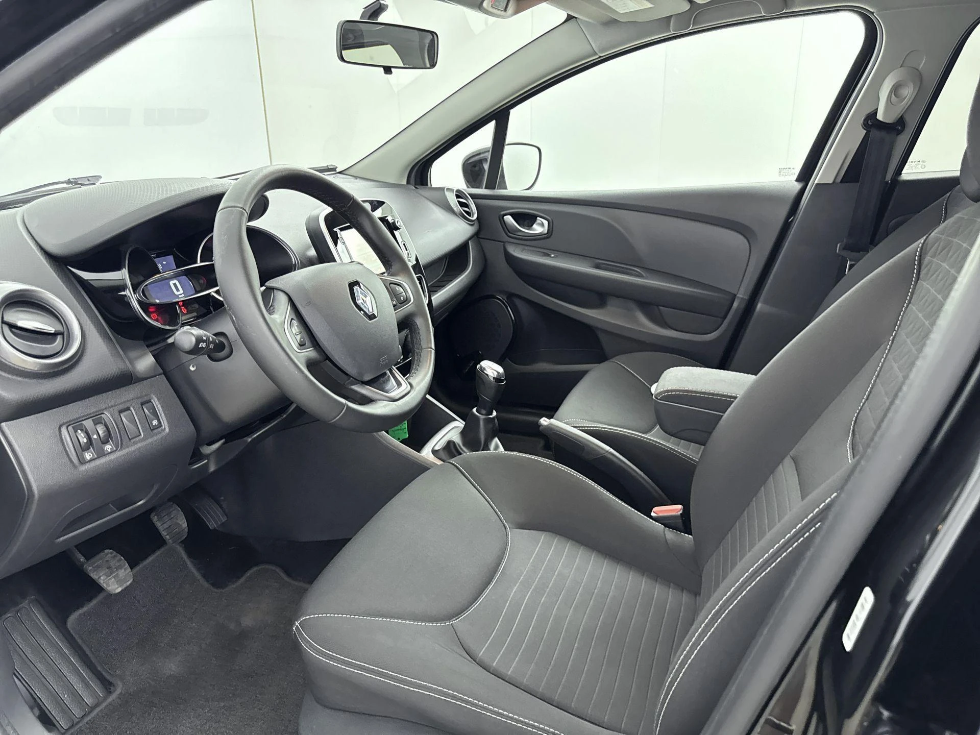 Renault-Clio-image-7