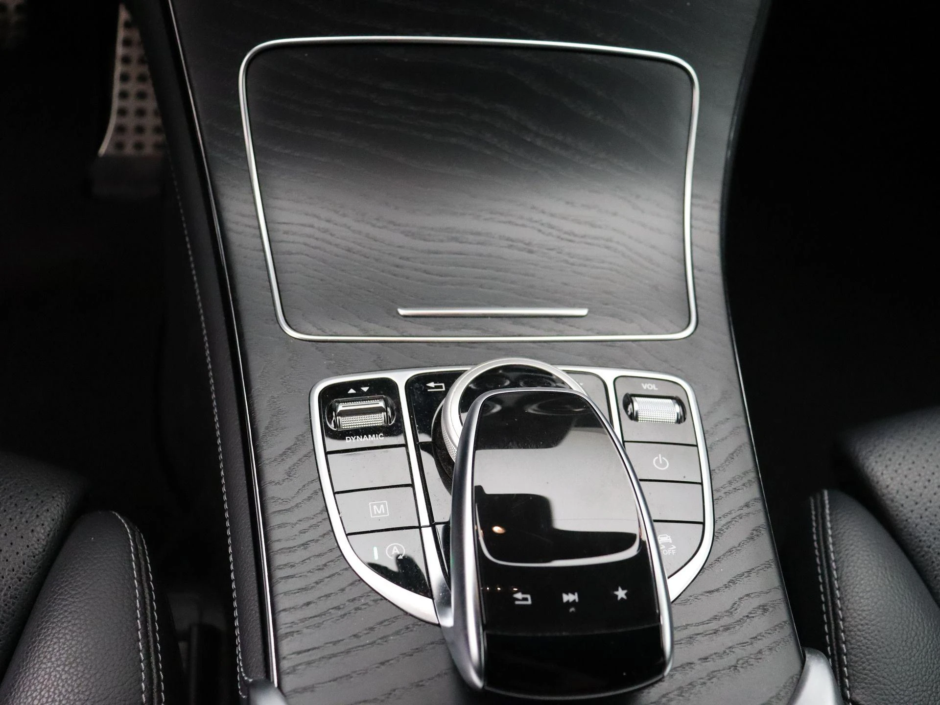 Mercedes-Benz-GLC-image-14