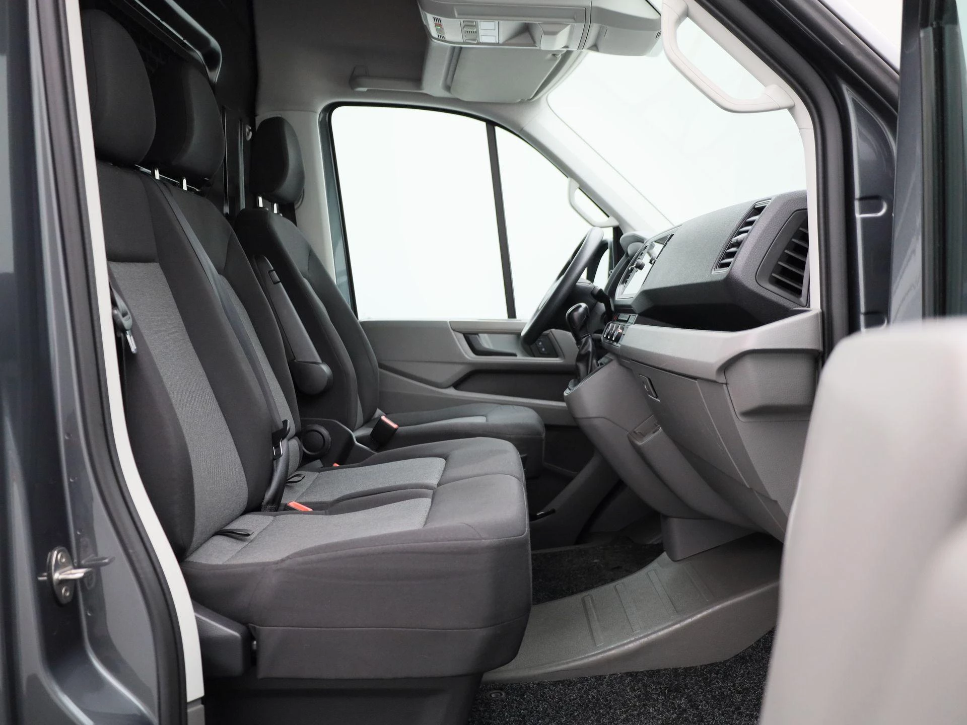 Volkswagen-Crafter-image-11