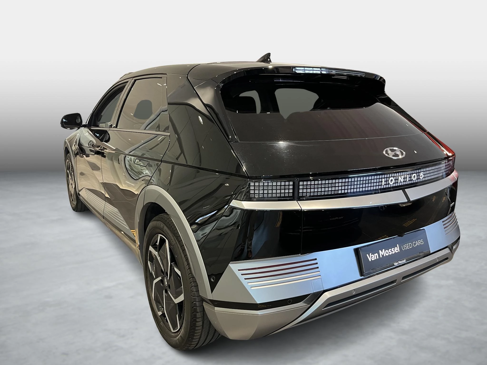 Hyundai-IONIQ 5-image-4