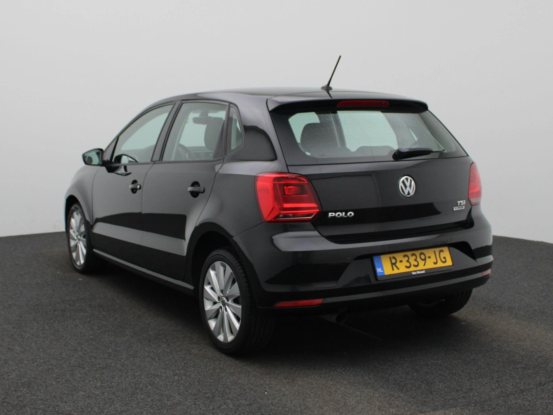 Volkswagen-Polo-image-1