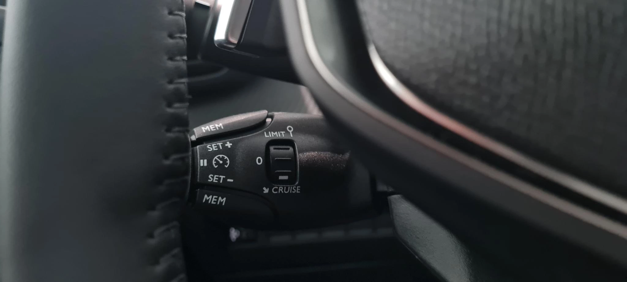 Peugeot 208 1.2 Hybrid 110 e-DCS6 Allure