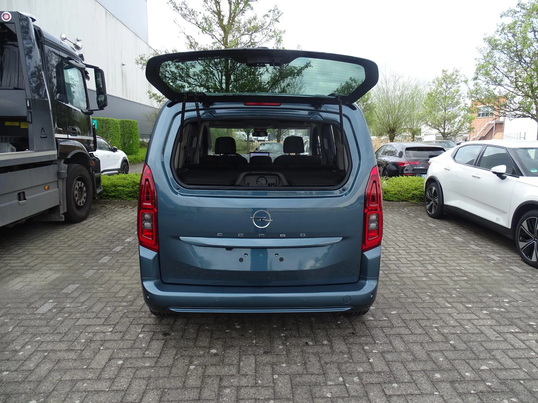 Opel Combo Life 1.2T Edition+gps+camera+park pilot achteraan
