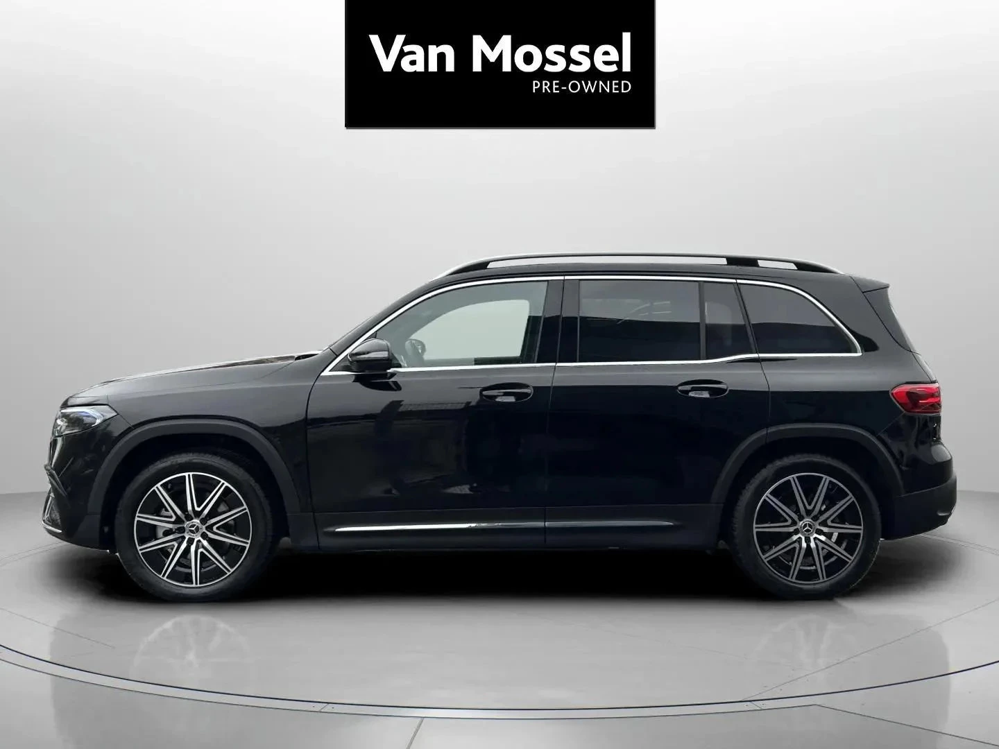 Mercedes-Benz-EQB-image-7