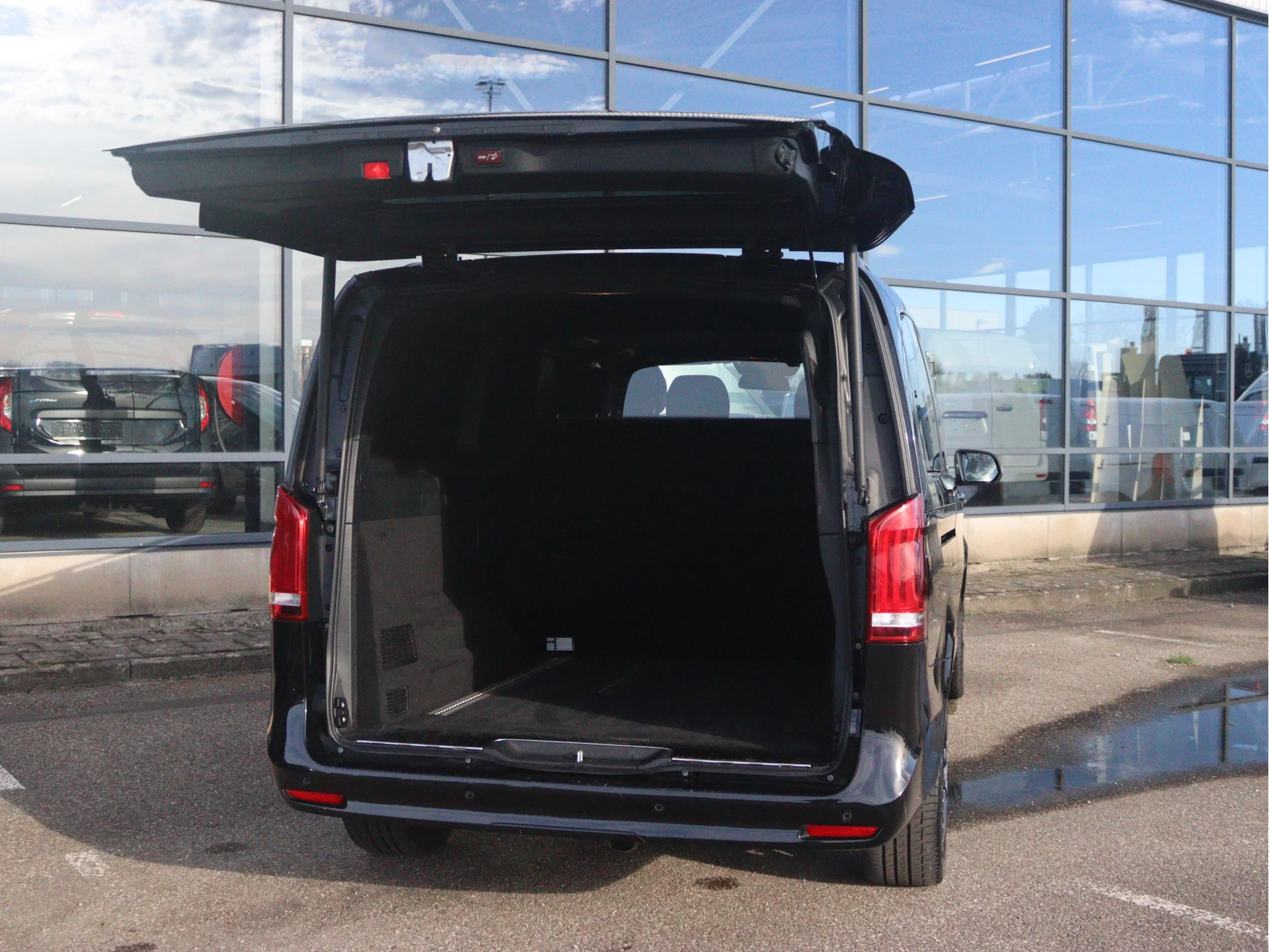 Mercedes-Benz-V-Klasse-image-2