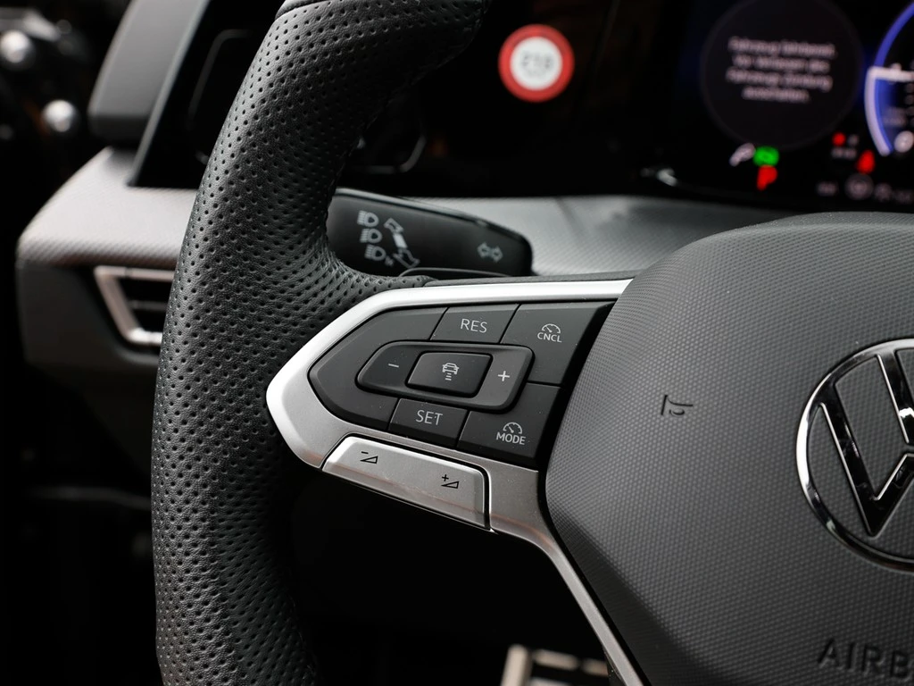 Volkswagen-Golf-image-15