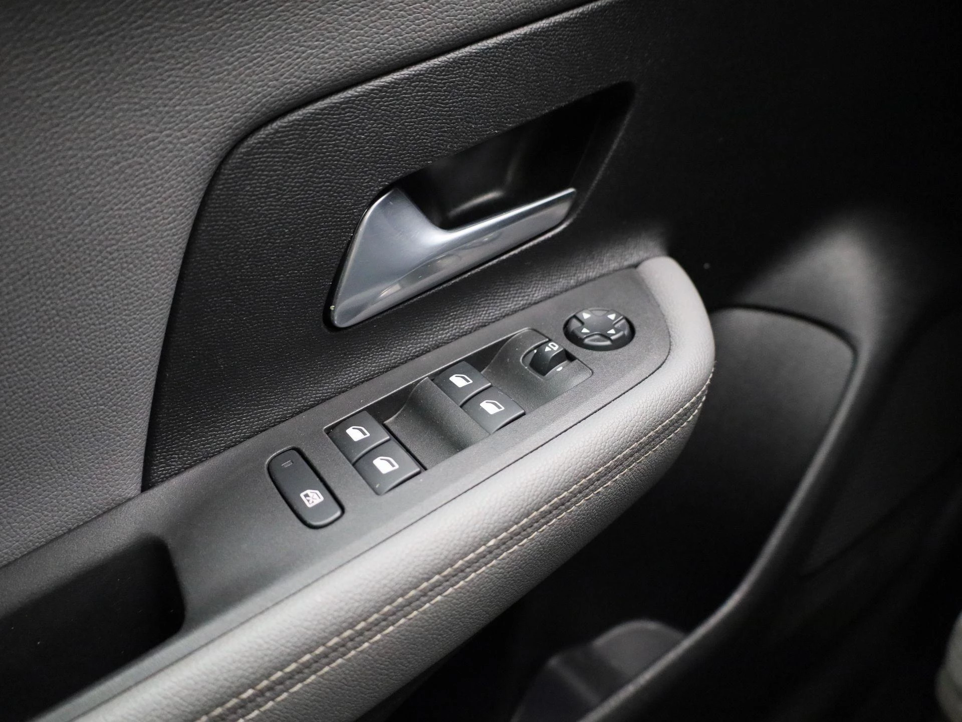 Opel-Mokka-e-image-25