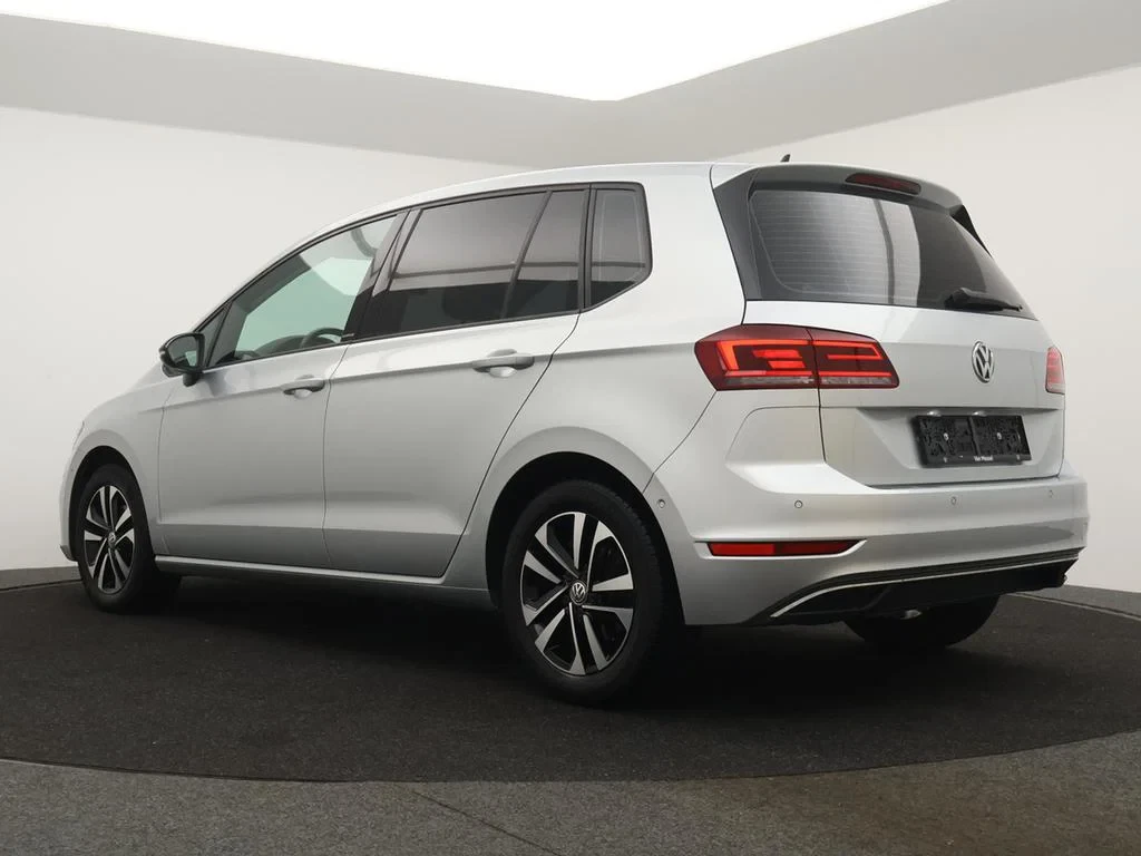 Volkswagen-Golf Sportsvan-image-5
