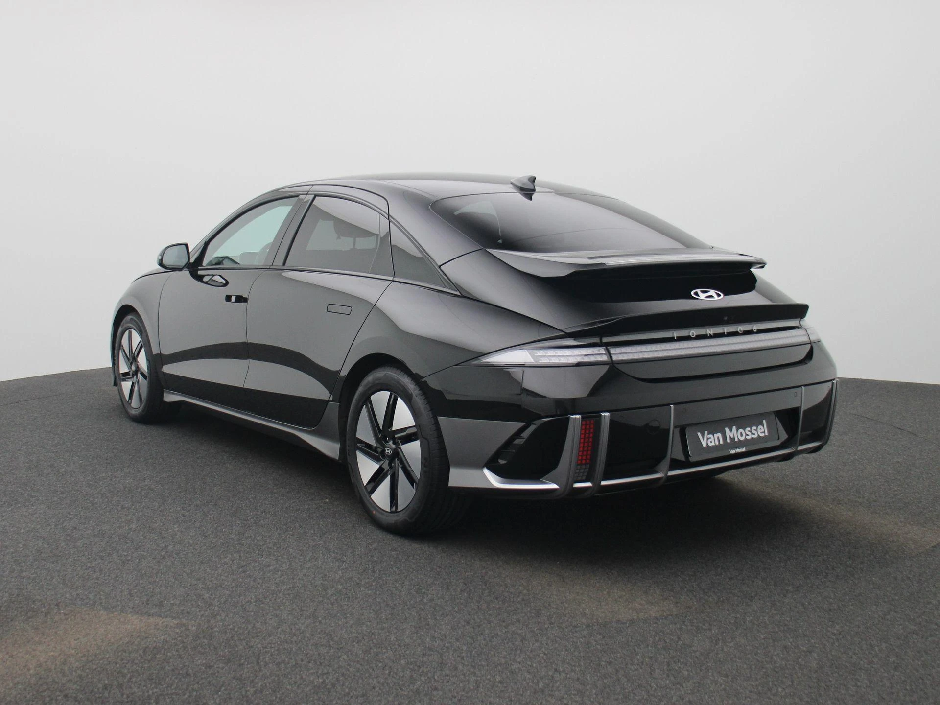 Hyundai-IONIQ 6-image-1