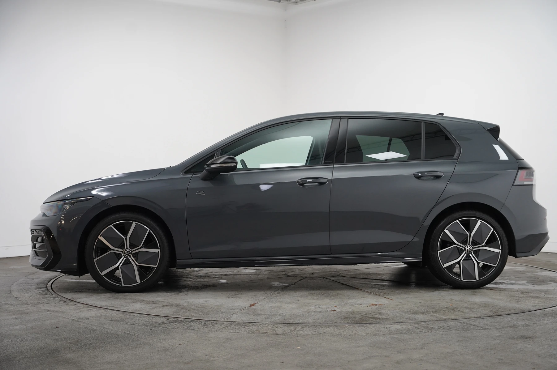 Volkswagen-Golf-image-15