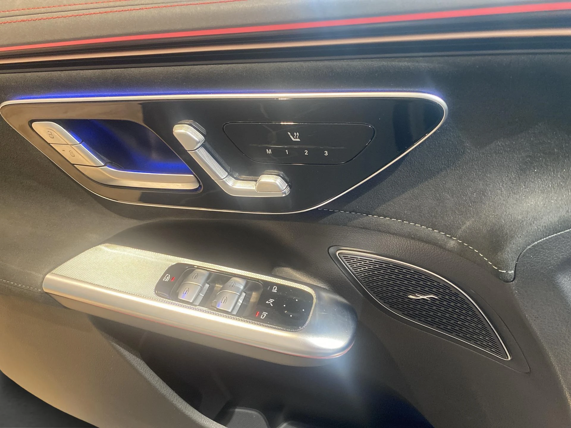 Mercedes-Benz-EQE-image-13