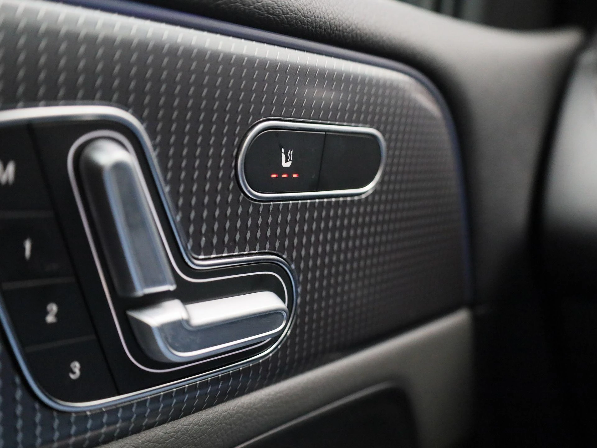 Mercedes-Benz-EQB-image-34