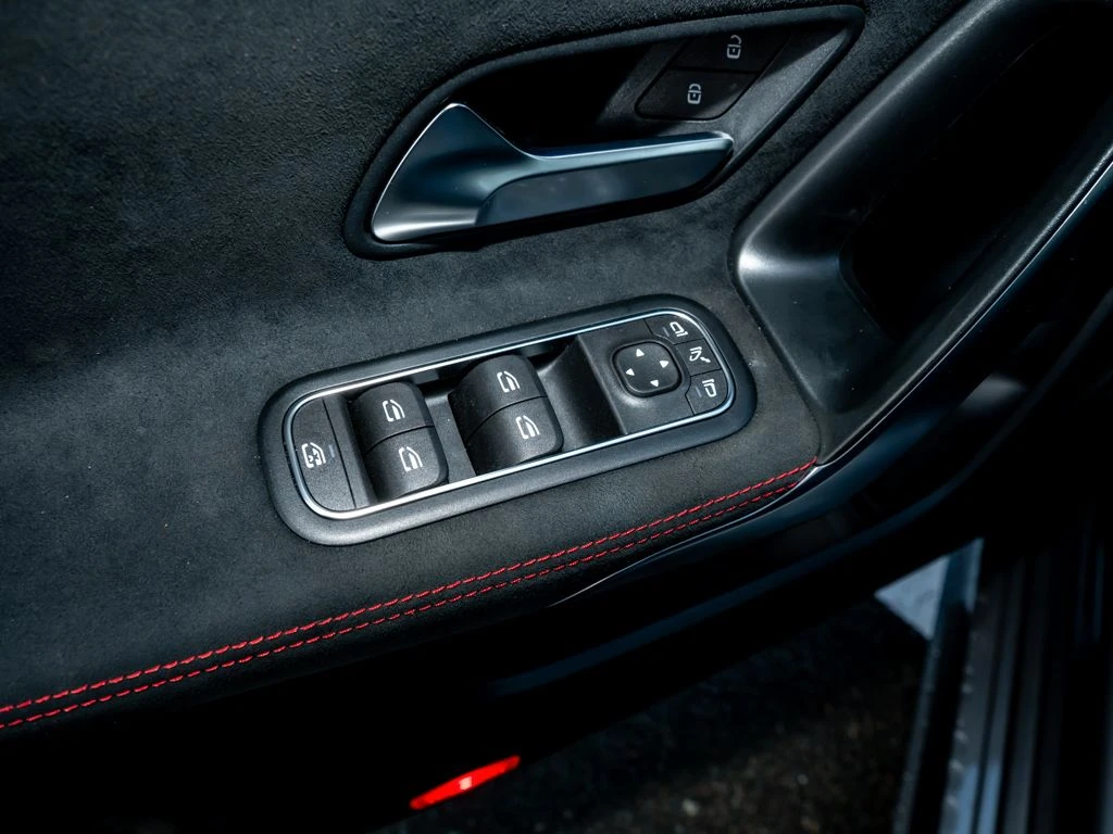 Mercedes-Benz-CLA 200-image-13