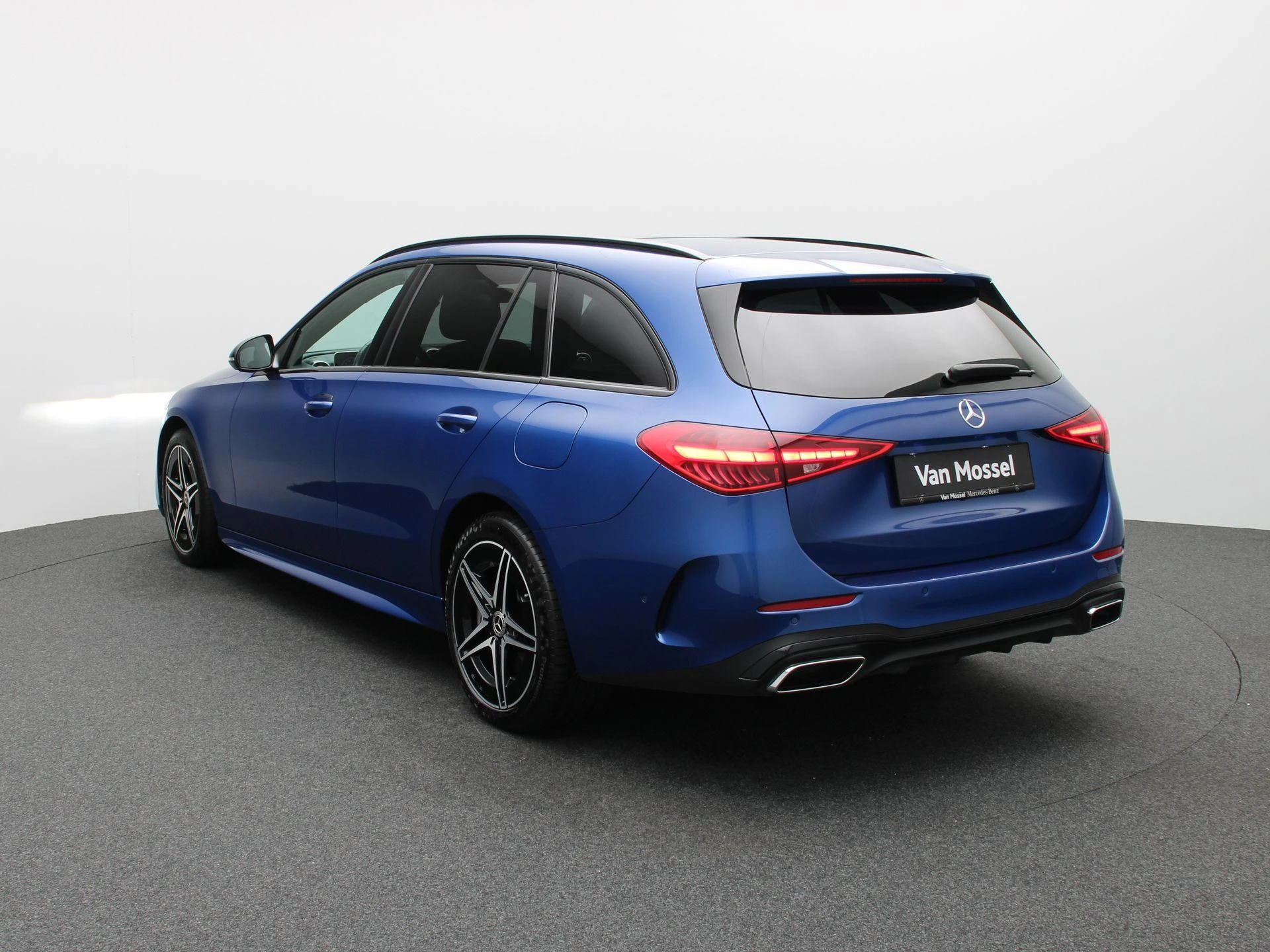 Mercedes-Benz-C-Klasse-image-1