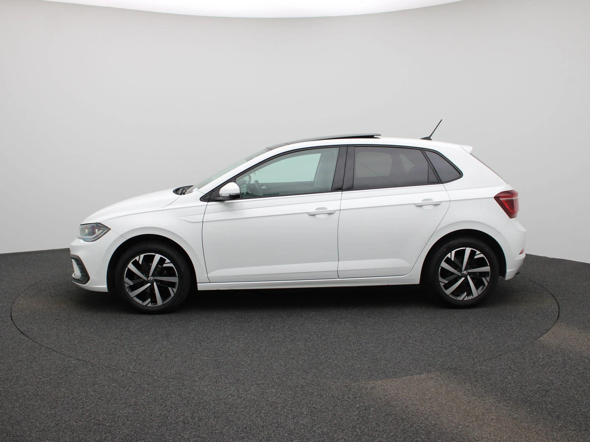 Volkswagen-Polo-image-3