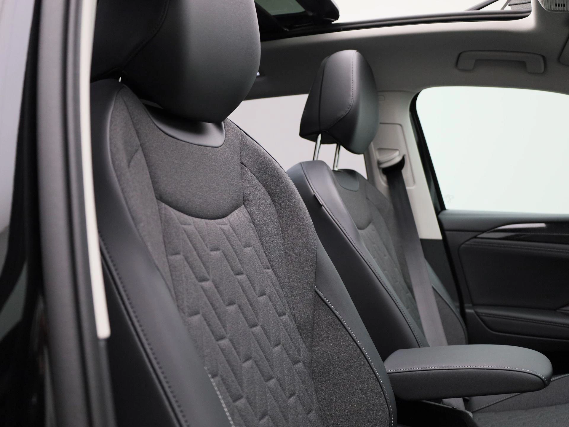 Volkswagen-Tiguan-image-38