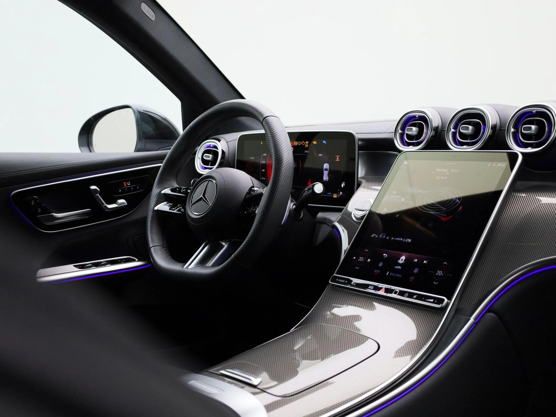Mercedes-Benz-GLC-image-42