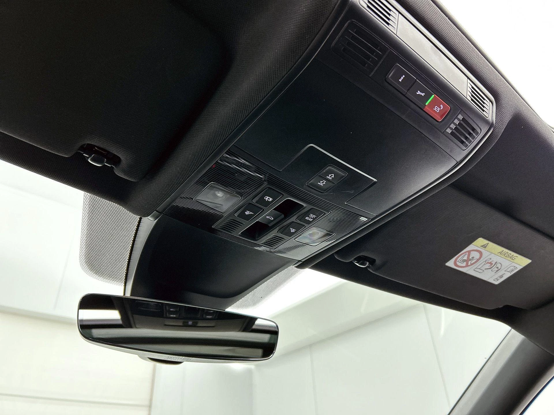 Volkswagen-Tiguan-image-16