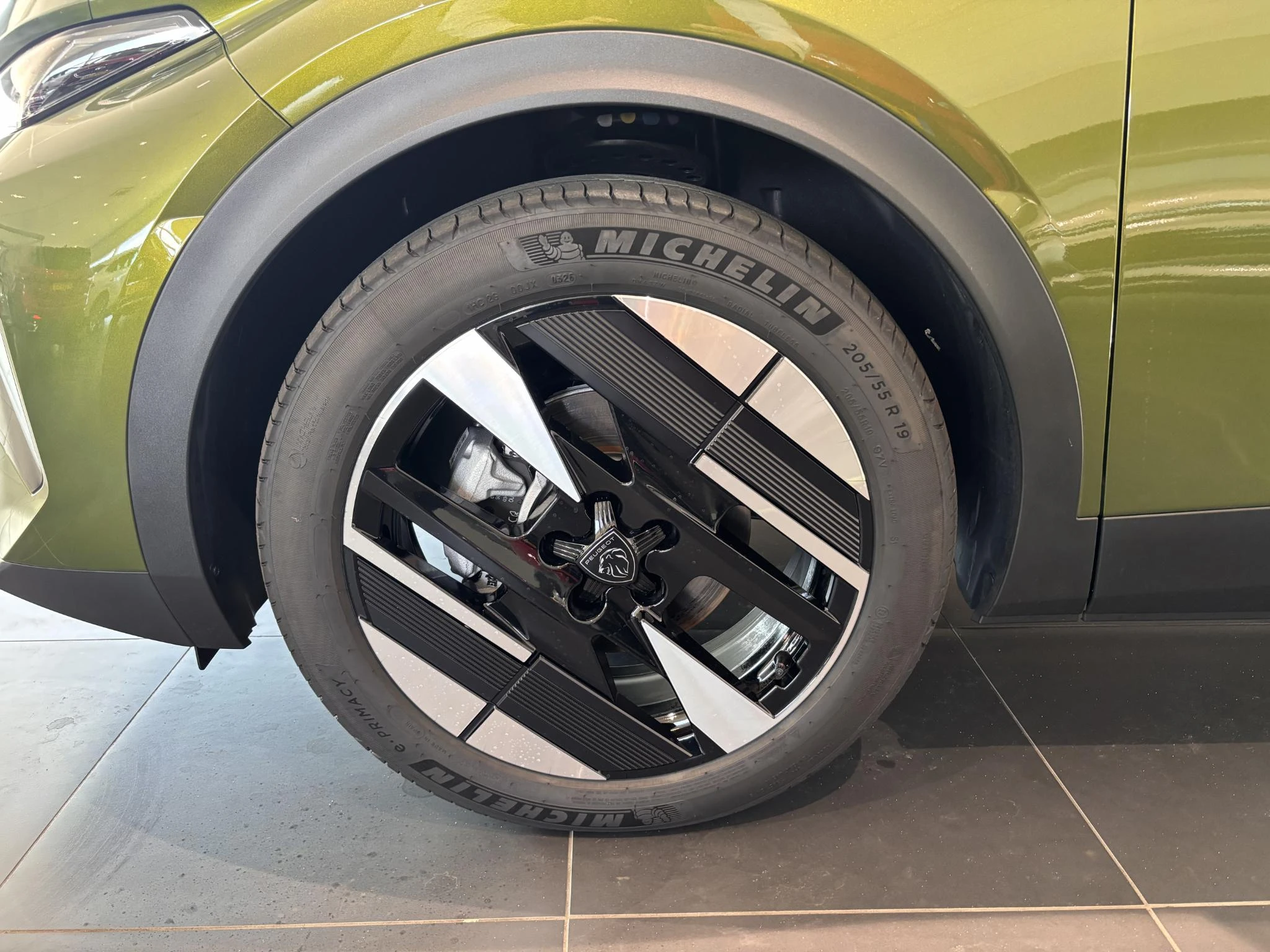 Peugeot 408 1.2 Allure Hybrid 145
