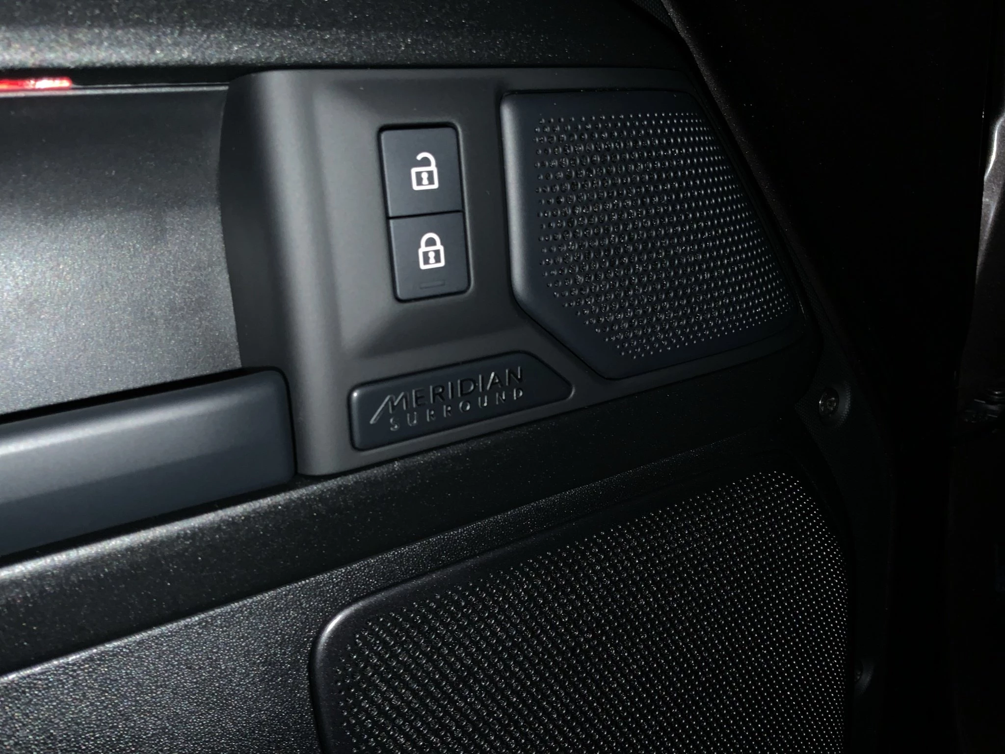 Land Rover-Defender-image-20