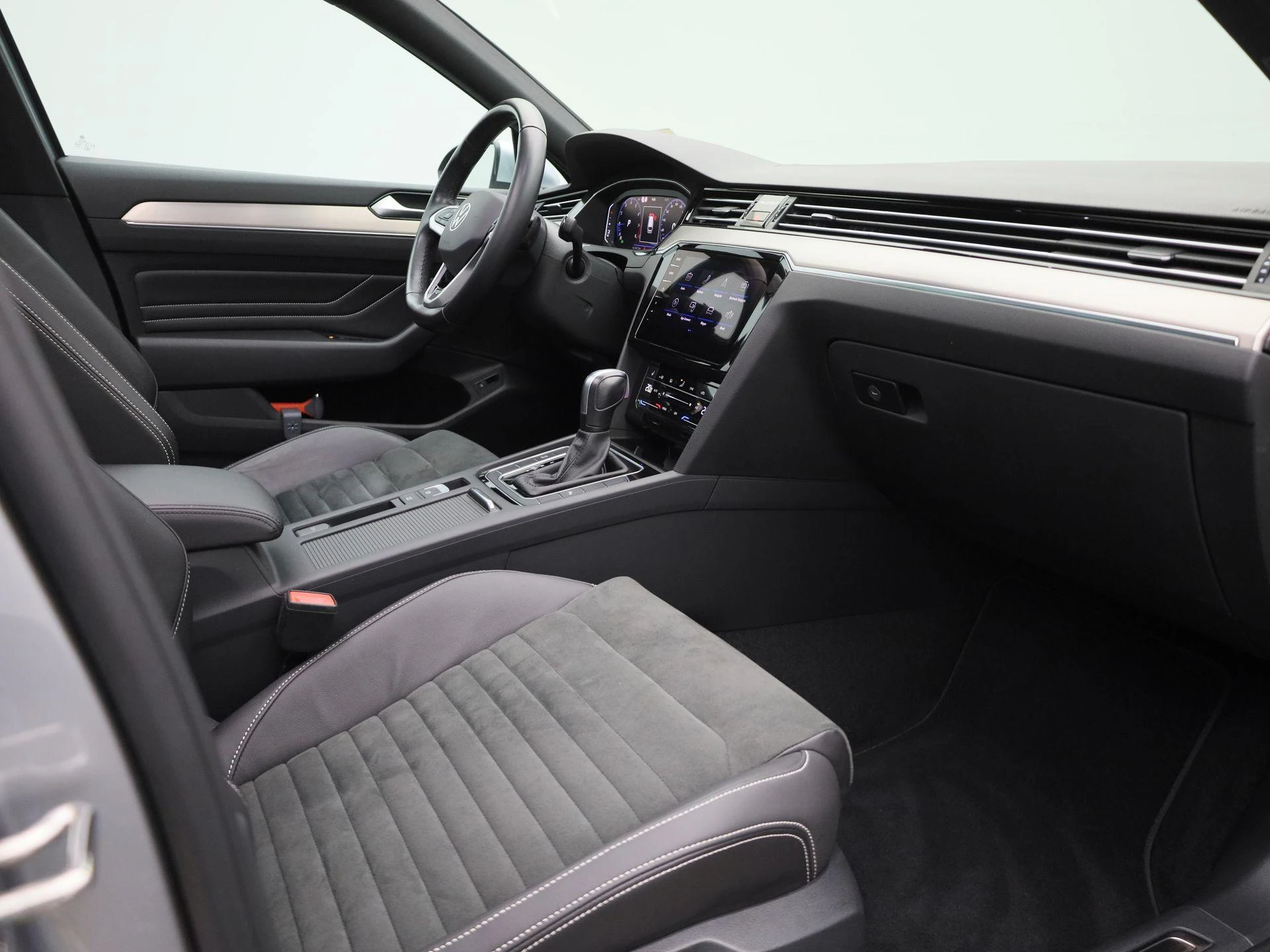 Volkswagen-Passat-image-34